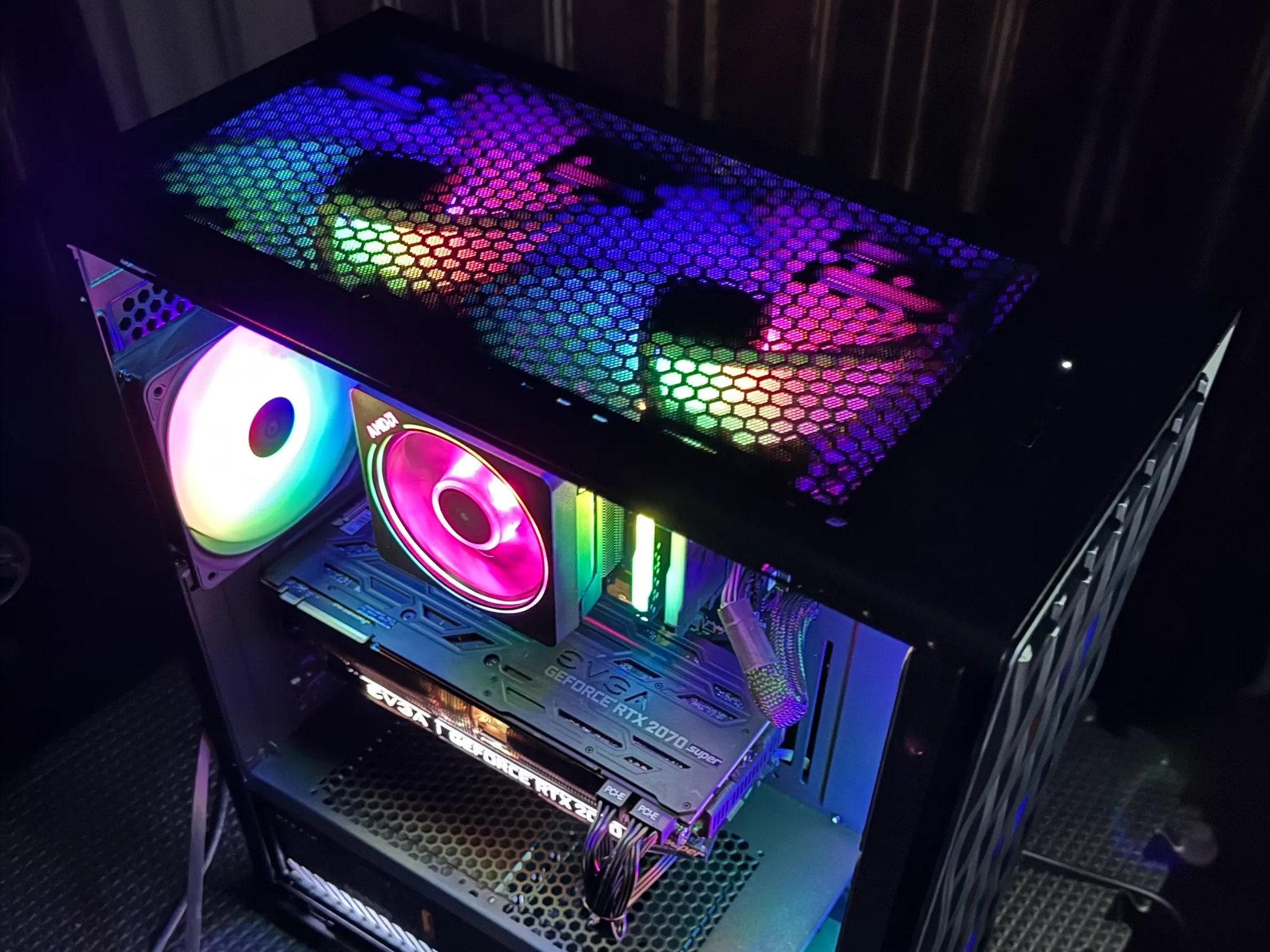 EVGA RTX 2070 super + RYZEN 7 3700x +16 GB RAM (THE PHANTOM RGB)