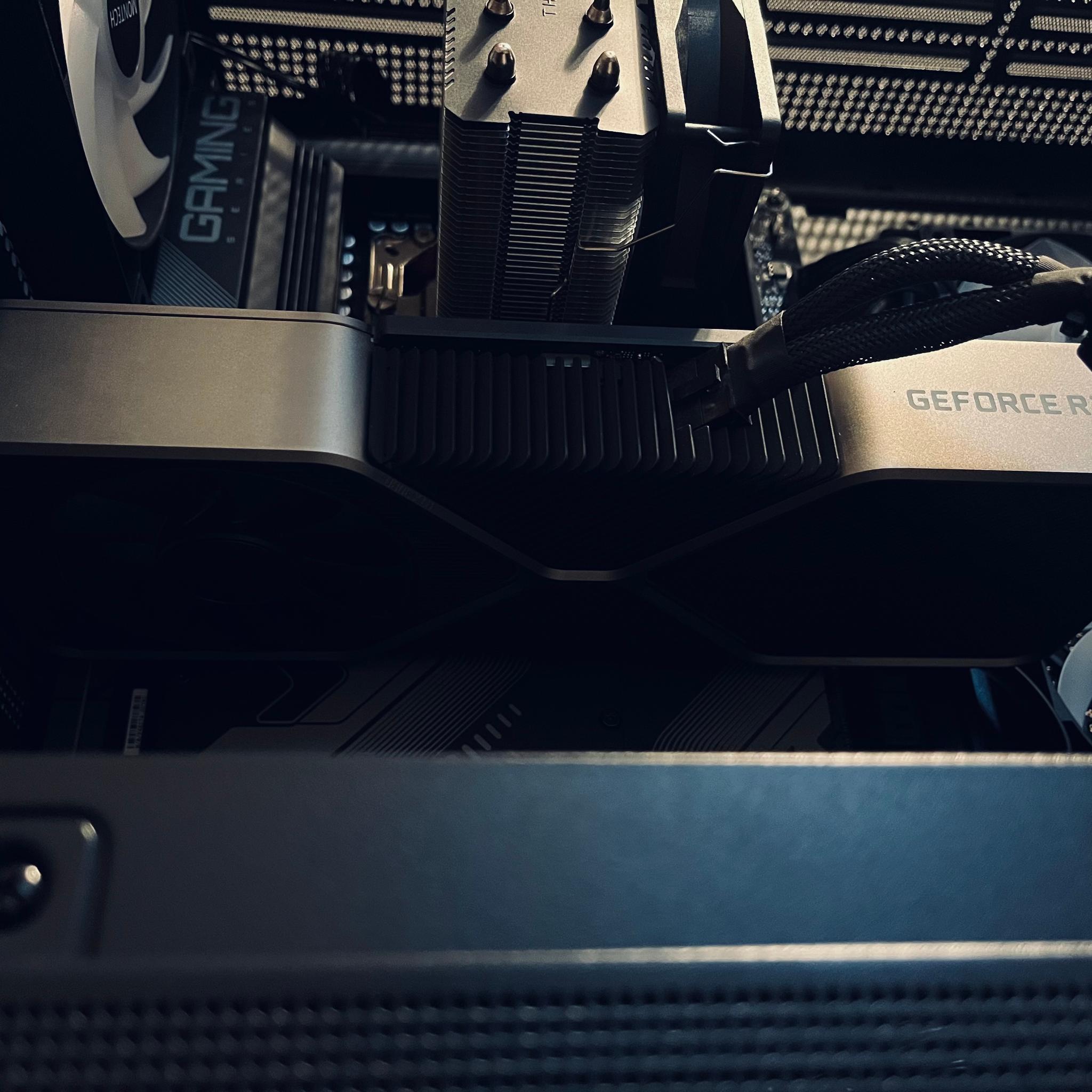 Pro Gaming PC |RTX 3080 // Ryzen 7700X // 32GB DDR5|
