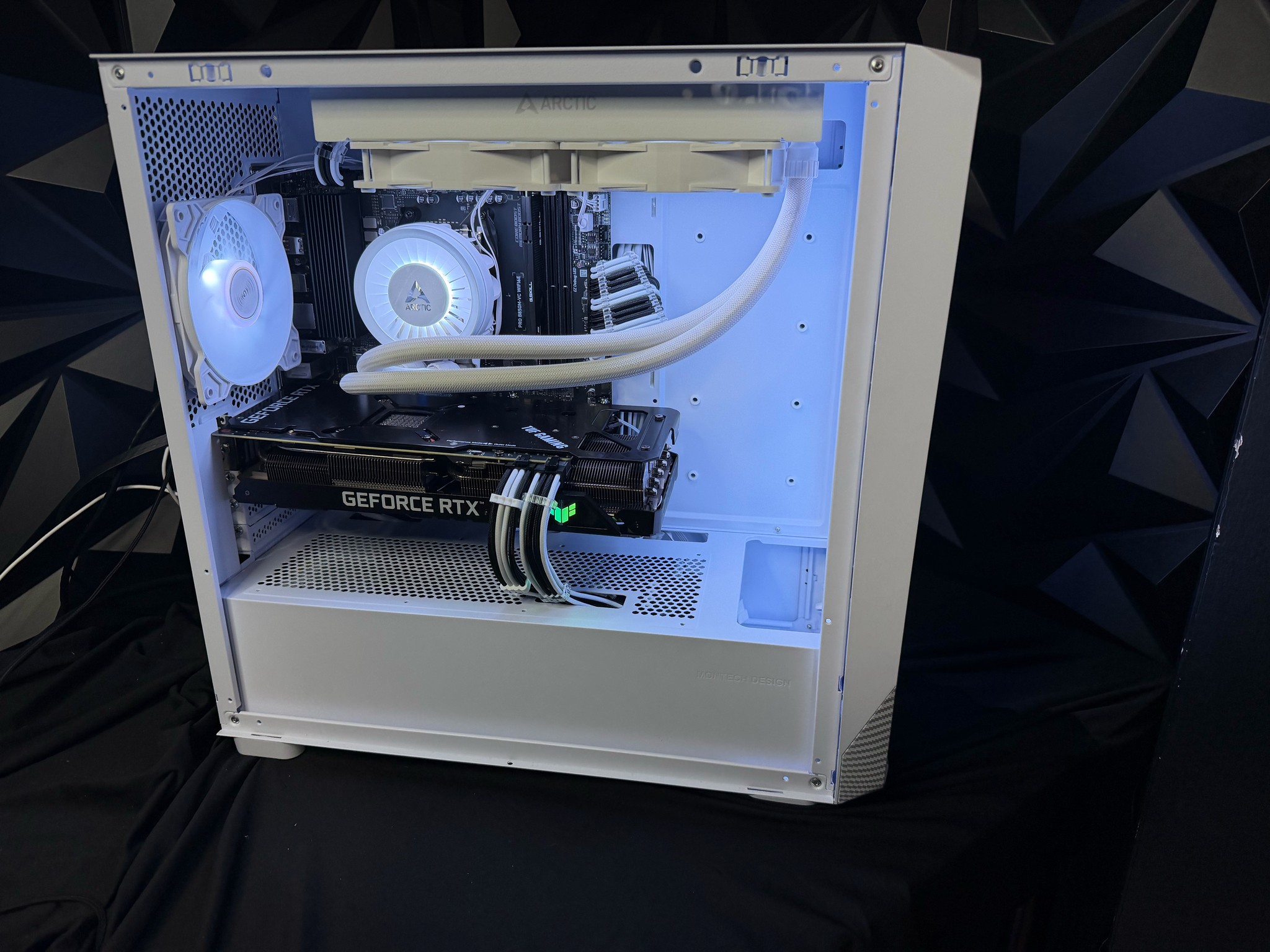 ❄️🖤 ARCTIC CARBON 7570Ti 🖤❄️ Ryzen 5 7500X3D| RTX 3070Ti| 32 GB DDR5| 1.25 TB NVMe| 750W PSU