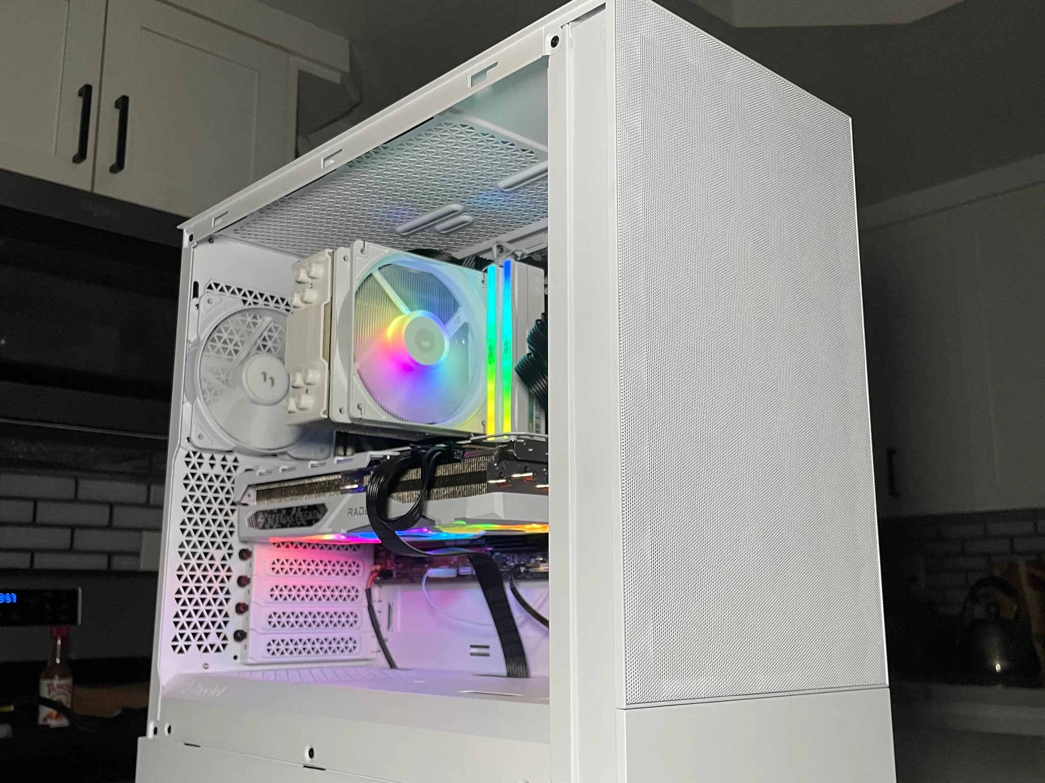 PC | RX 7800 XT  | AMD RYZEN 5 7600 | 32GB DDR5 RAM | 1TB NVME SSD | 750W Power Supply