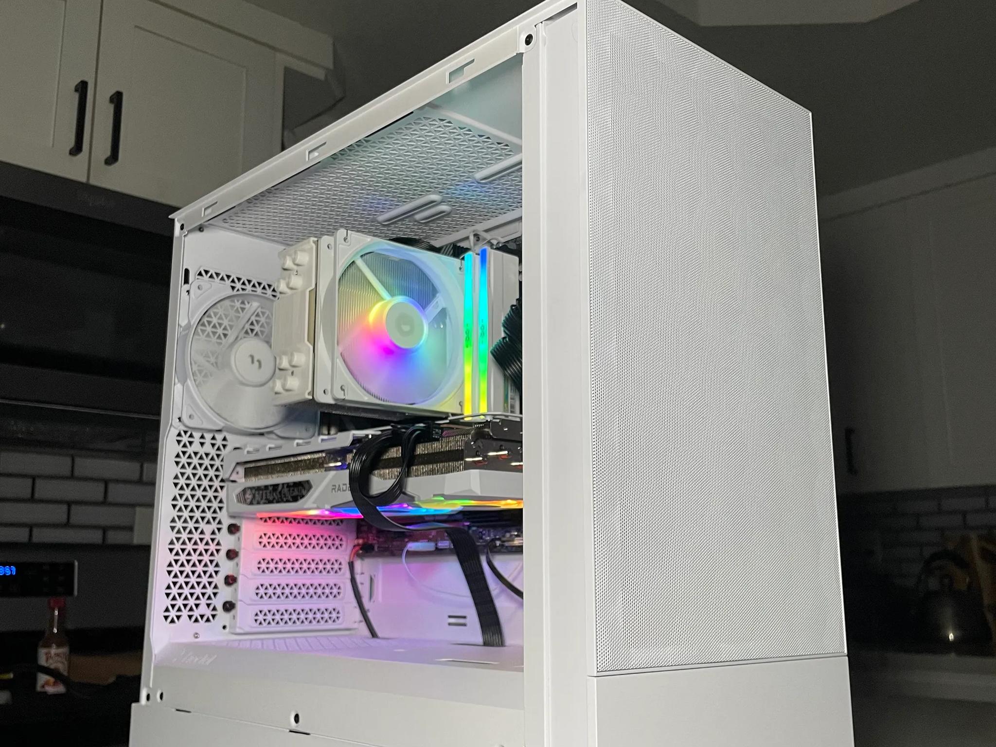 PC | RX 7800 XT  | AMD RYZEN 5 7600 | 32GB DDR5 RAM | 1TB NVME SSD | 750W Power Supply