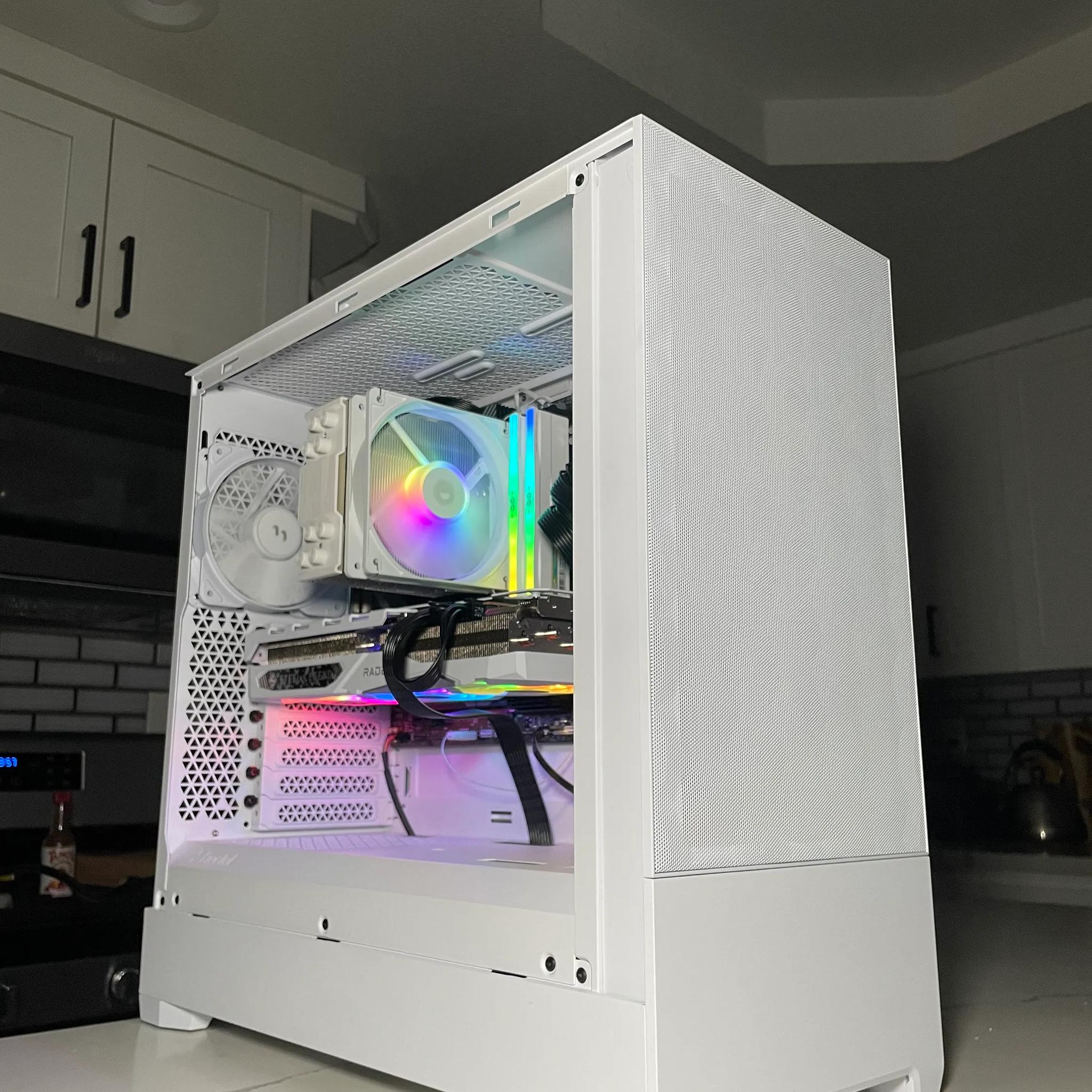 PC | RX 7800 XT  | AMD RYZEN 5 7600 | 32GB DDR5 RAM | 1TB NVME SSD | 750W Power Supply