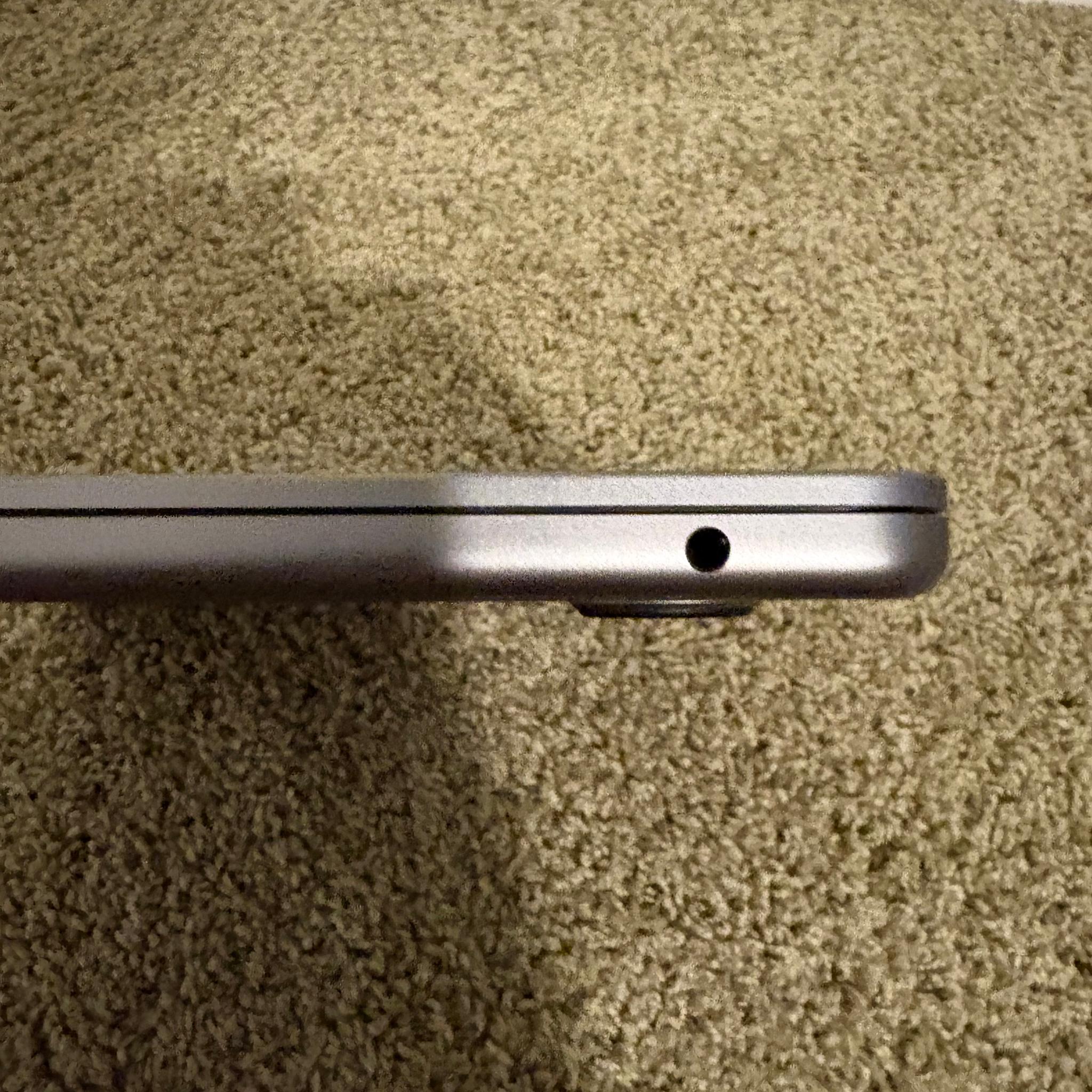 MacBook Air 13 Inch 2024 M3 Chip, 24gb Ram, 512gb ssd
