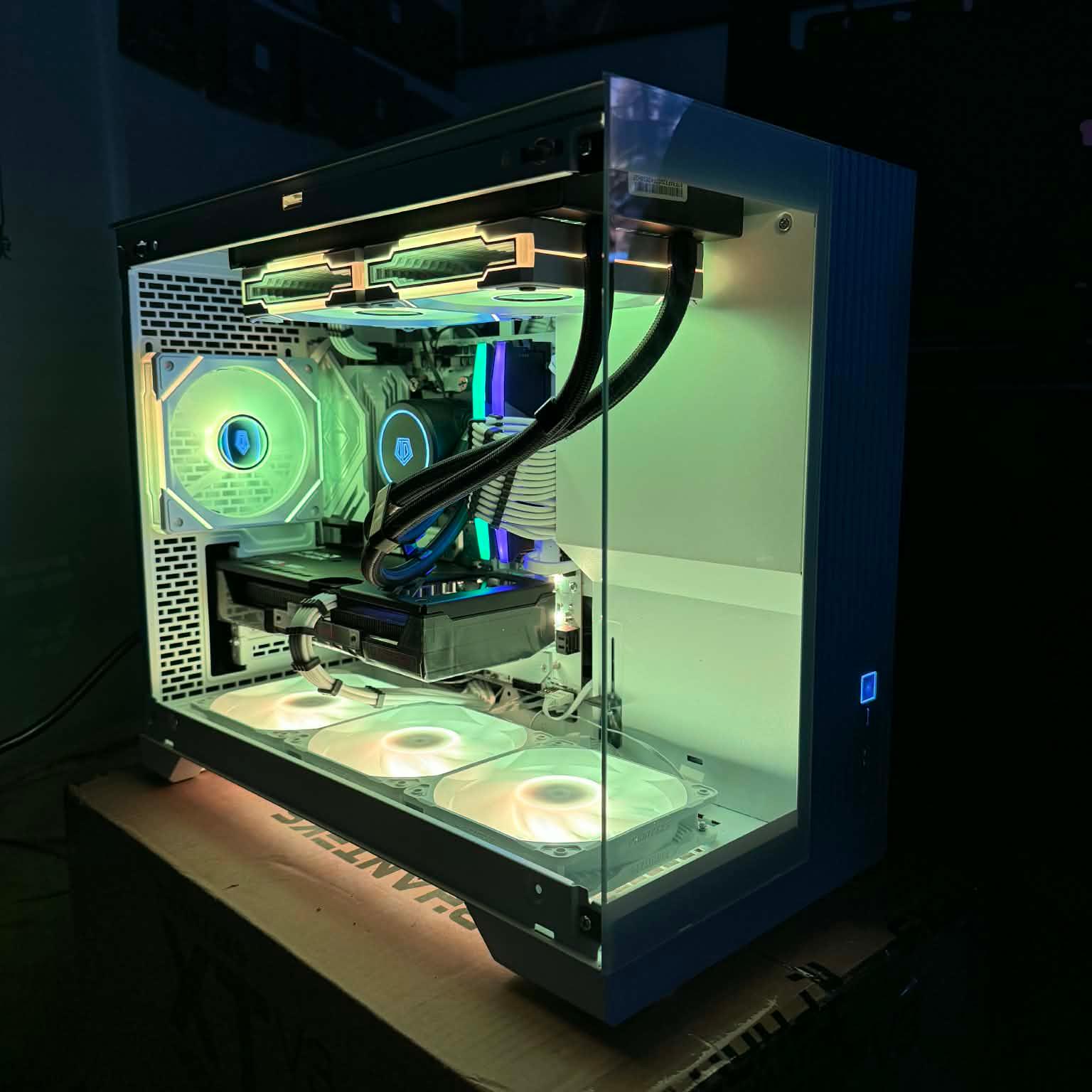 Phanteks XT V3 White || 7800X3D || RX 9060 XT 16GB