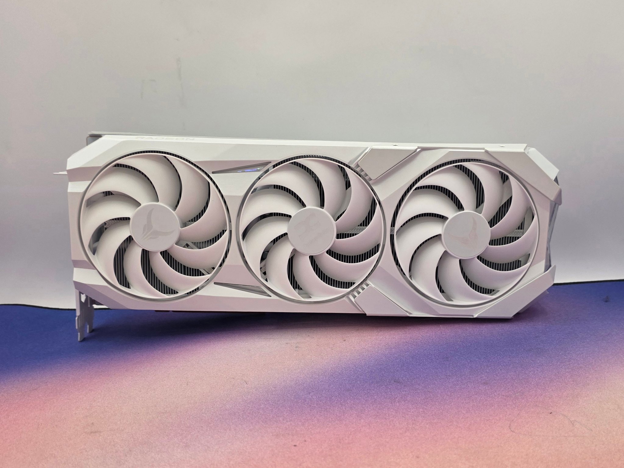 PowerColor Red Devil Spectral White RX 9070XT