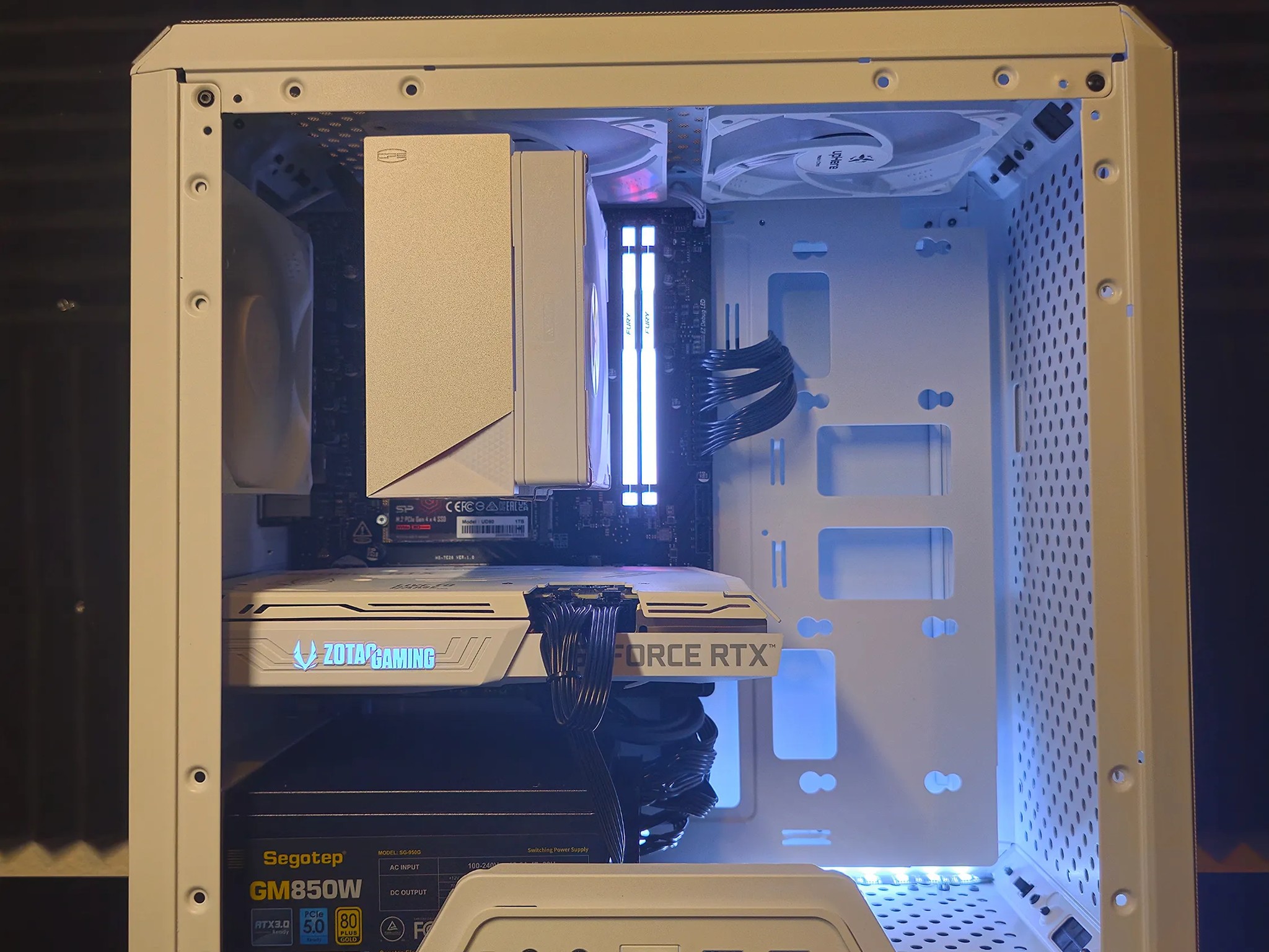 Icey / RTX 3060 12GB / Ryzen 5 8400f / 16GB DDR5 / 1TB SSD / MSI ZOTAC WHITE GAMING PC AM5