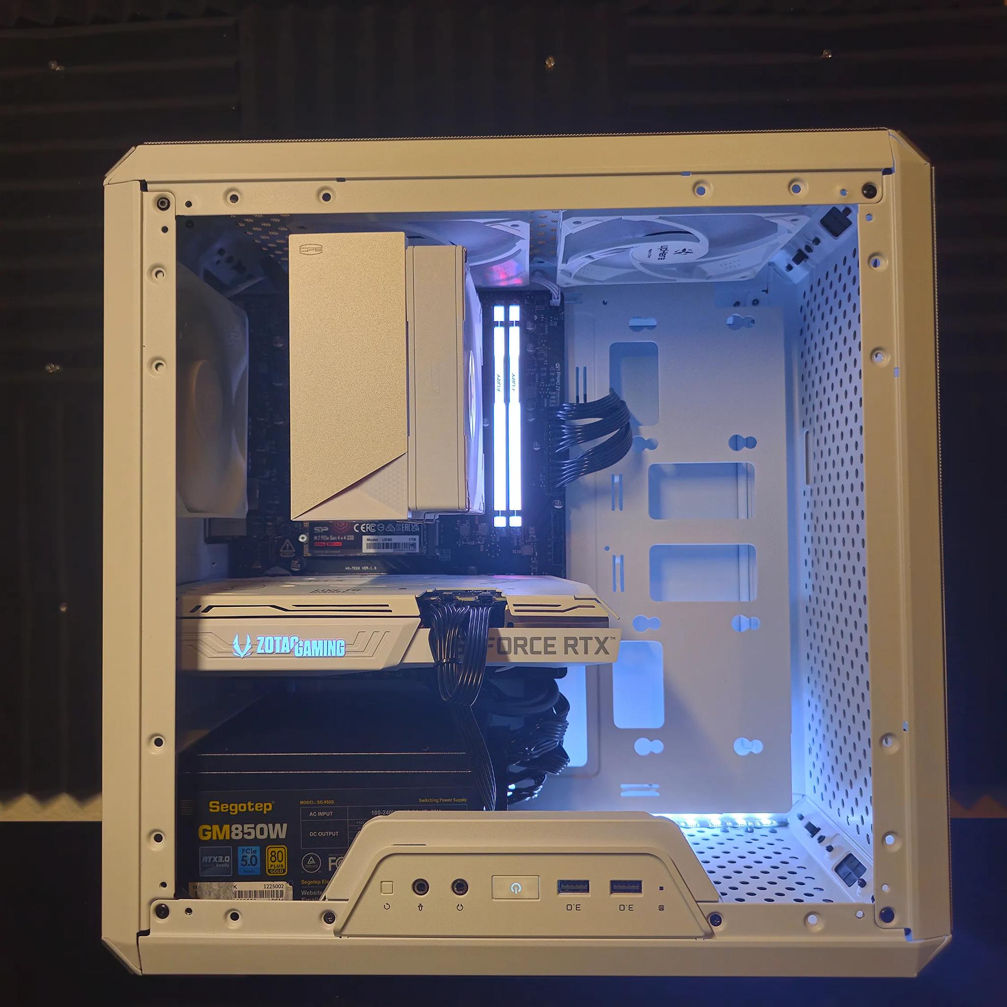 Icey / RTX 3060 12GB / Ryzen 5 8400f / 16GB DDR5 / 1TB SSD / MSI ZOTAC WHITE GAMING PC AM5