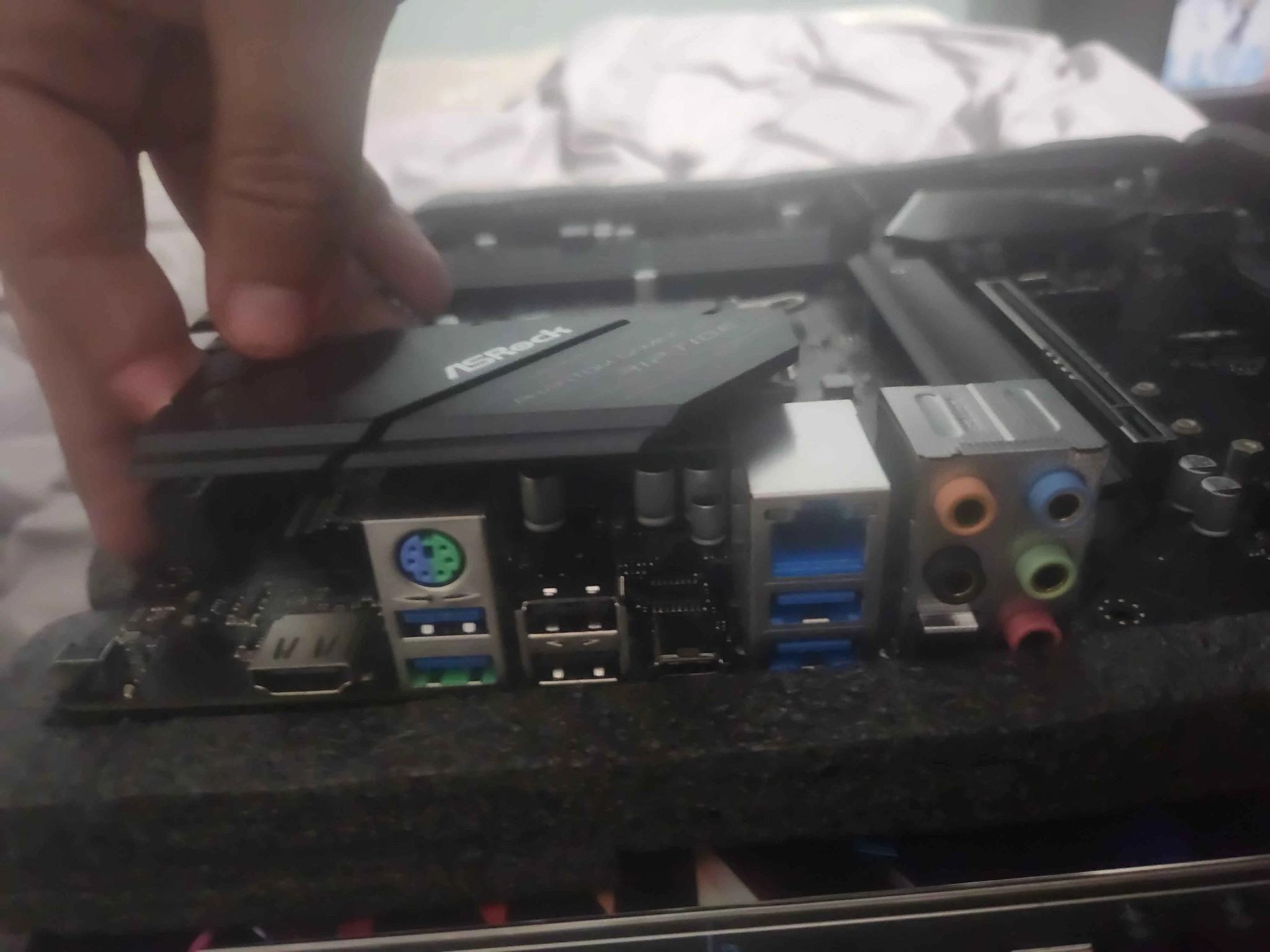 Z690 ASRock PG Riptide D4 with CPU Cooler and Ram