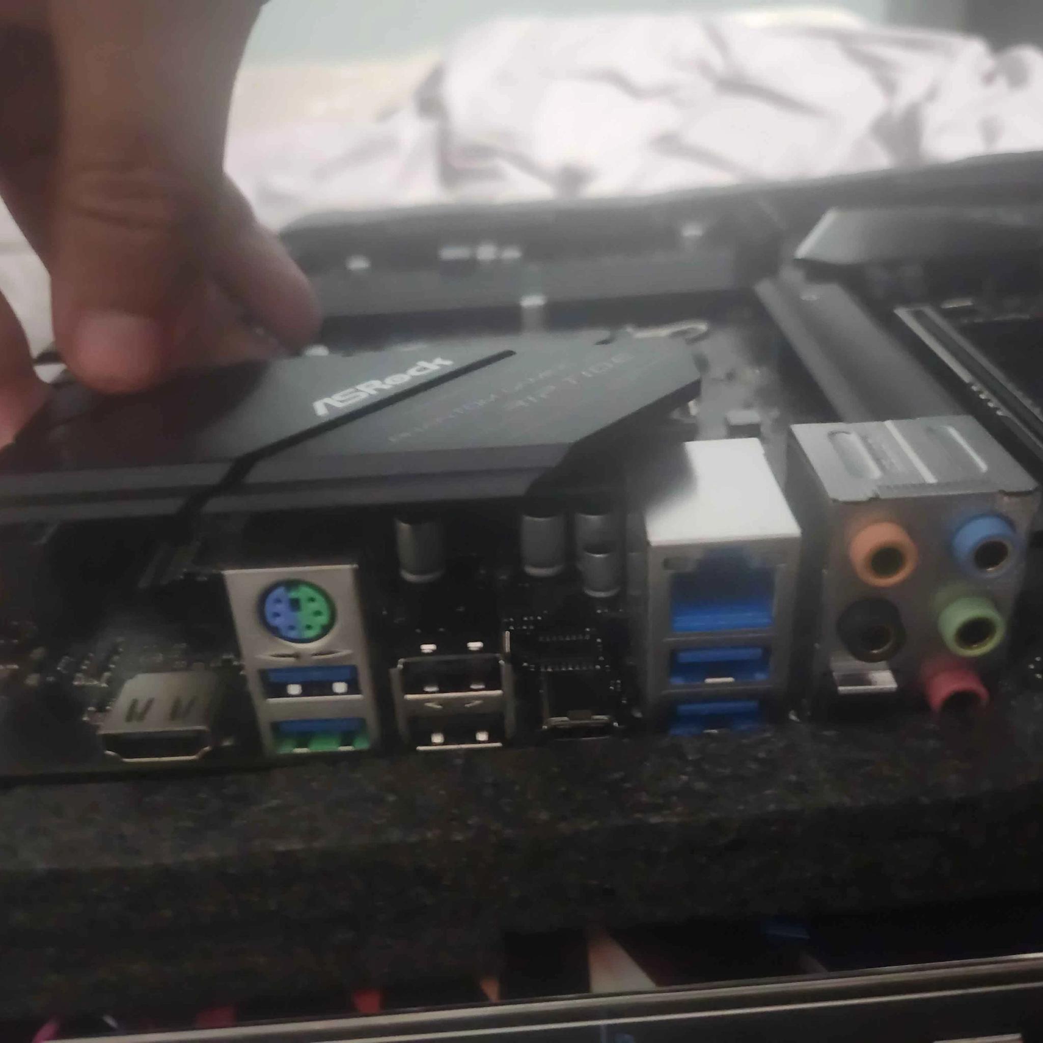 Z690 ASRock PG Riptide D4 with CPU Cooler and Ram