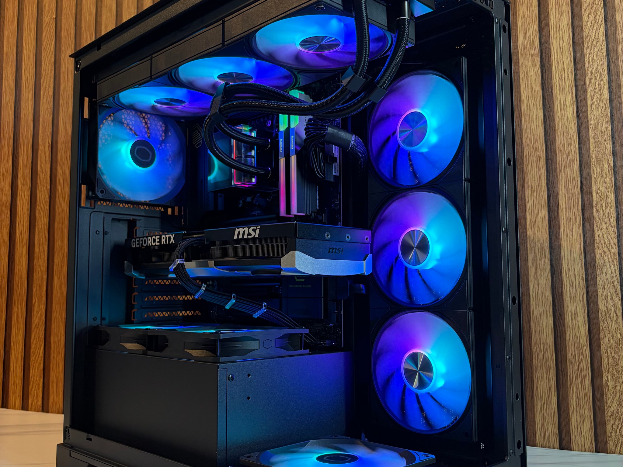 RTX 5080 | RYZEN 7 9800x3d | 48GB DDR5 7200MHZ | 2TB NVME | X870 MOTHERBOARD | 1300W