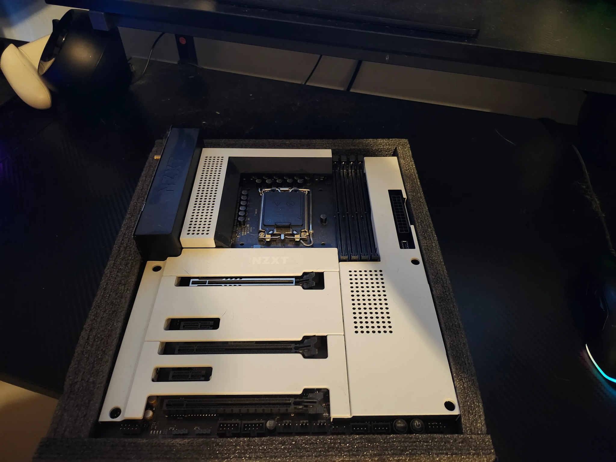 White nzxt never used band new ddr5 n7 z790 motherboard