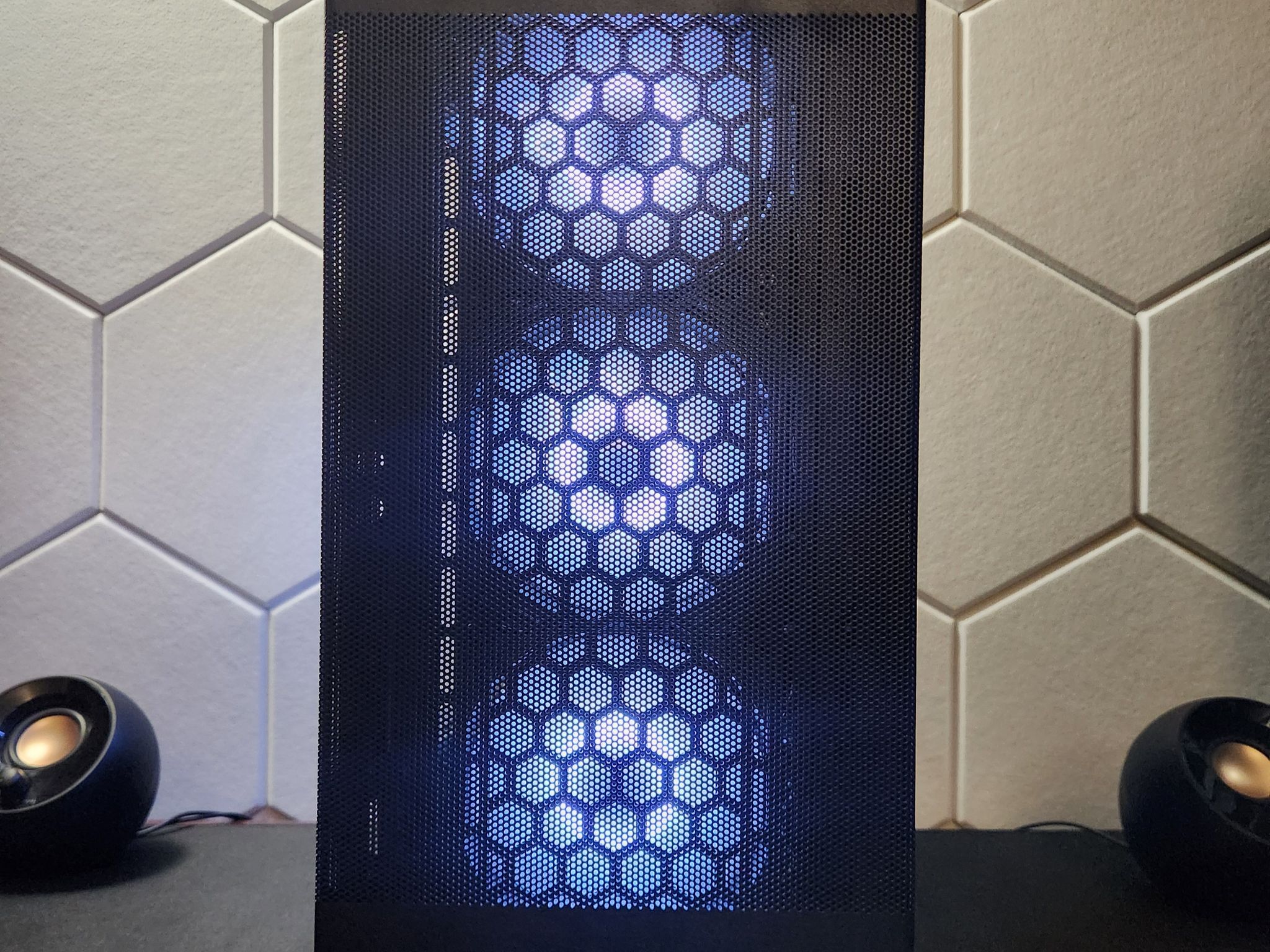 "Entry Level 1440p Gaming PC" RX 9060 XT 8GB | Ryzen 7 3700X | 32gb DDR4 3200Mhz | 1Tb SSD | WIFI+BT