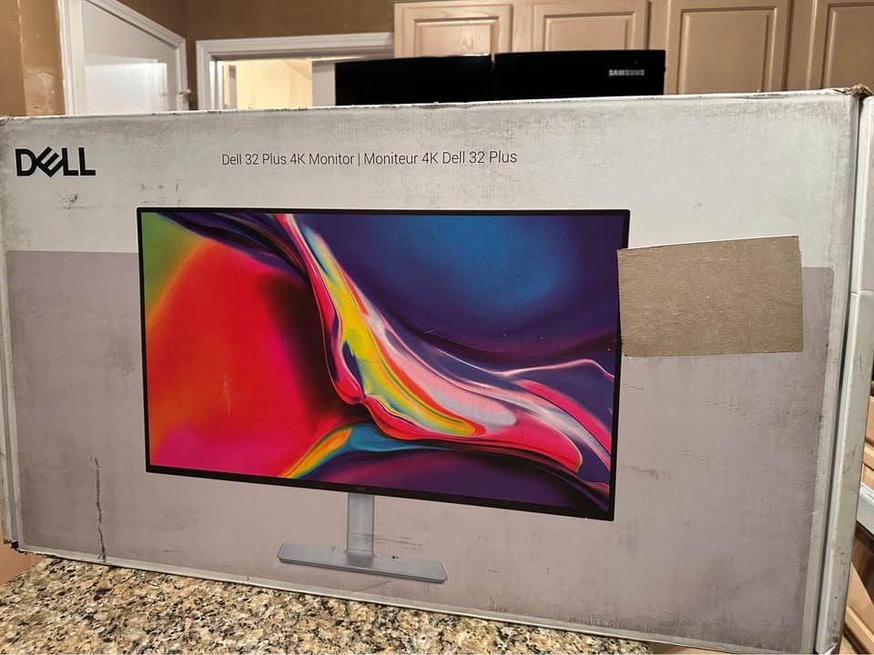 Dell 31.5" 4K Monitor VA LED UHD 120Hz 8ms - Ash White
