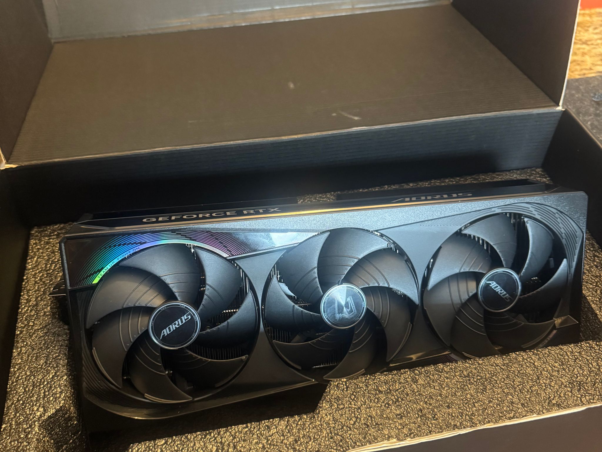 GIGABYTE AORUS GeForce RTX 5080 MASTER 16G