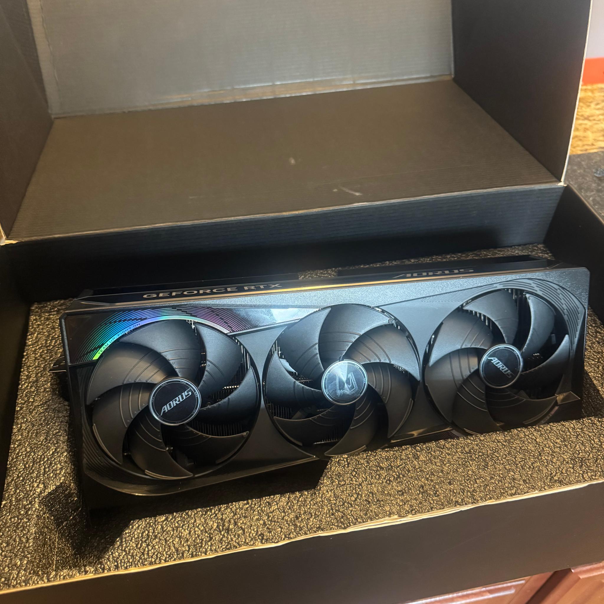 GIGABYTE AORUS GeForce RTX 5080 MASTER 16G