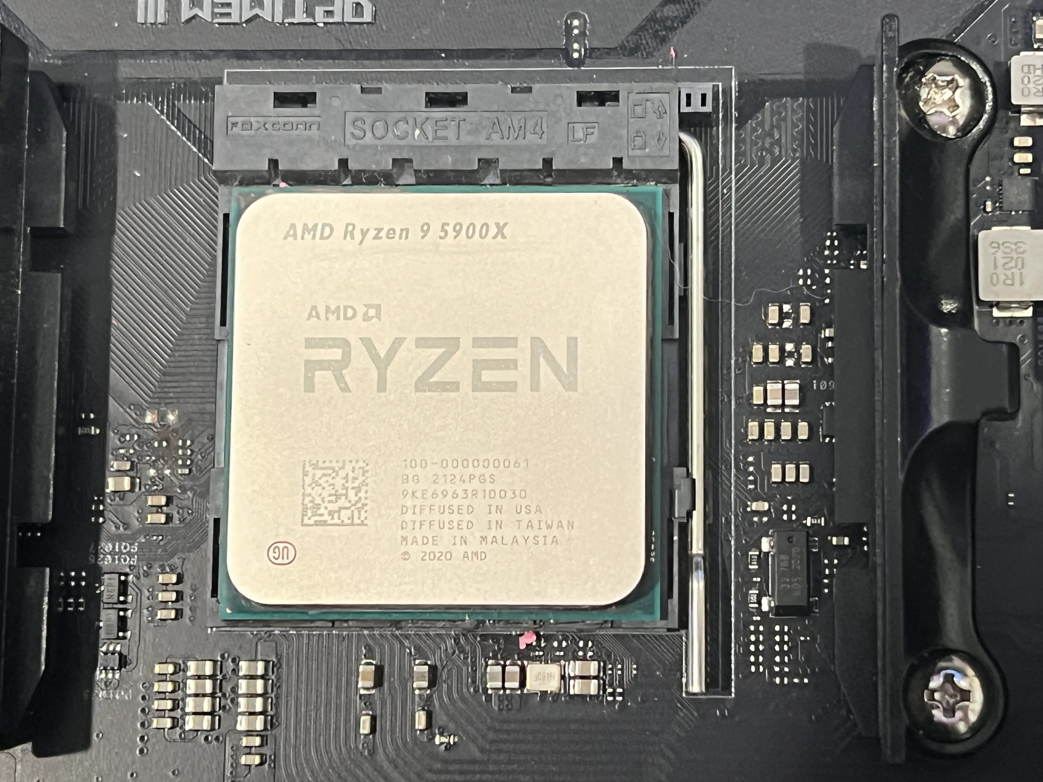 ASUS ROG CROSSHAIR VIII MOTHERBOARD INCLUDES AMD RYZEN 9 5900X PROCESSOR