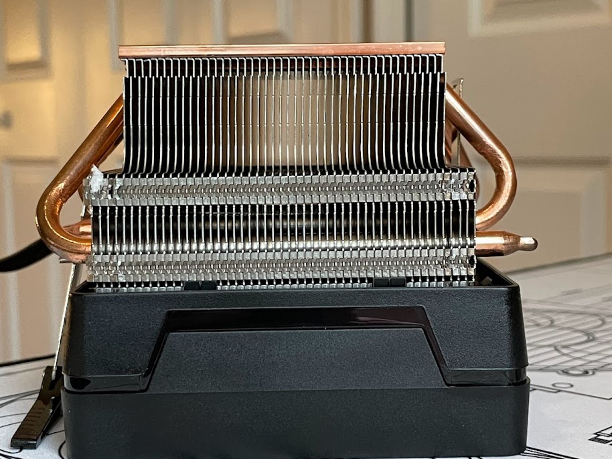 AMD Wraith Prism Socket AM4 4-pin LED RGB CPU Cooler