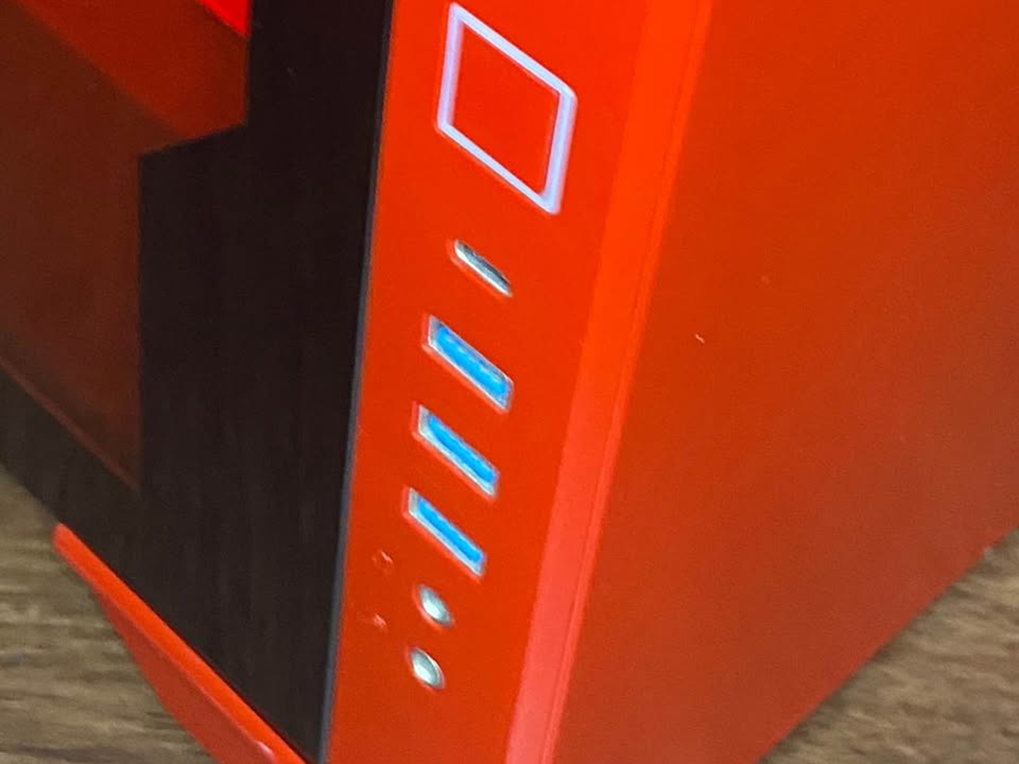 Red Gaming PC (GTX 1660 Super + AMD Ryzen 7 2700X + 16GB DDR4 + HDD + SSD)