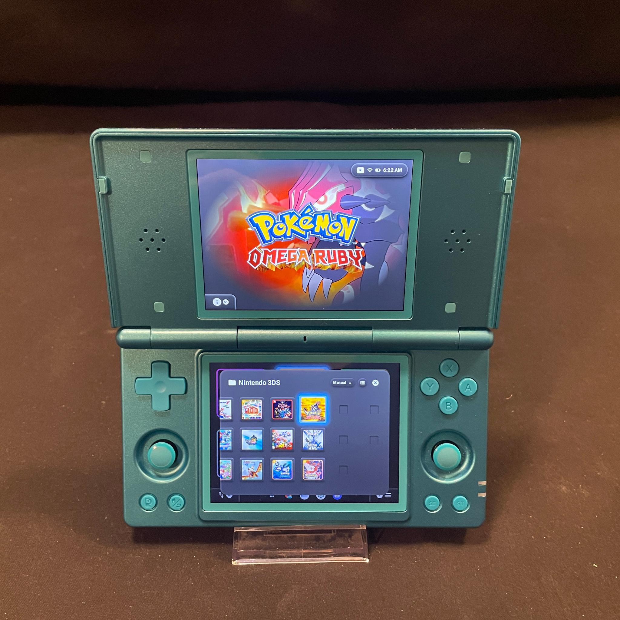 Clamshell Retro Game Console Handheld 128gb With Custom OS