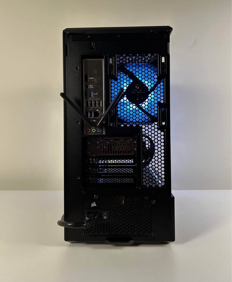 Ryzen 5 7600x, DDR5 32GB 6000Mhz, 2TB NVME, RX 6800 16GB Gaming PC