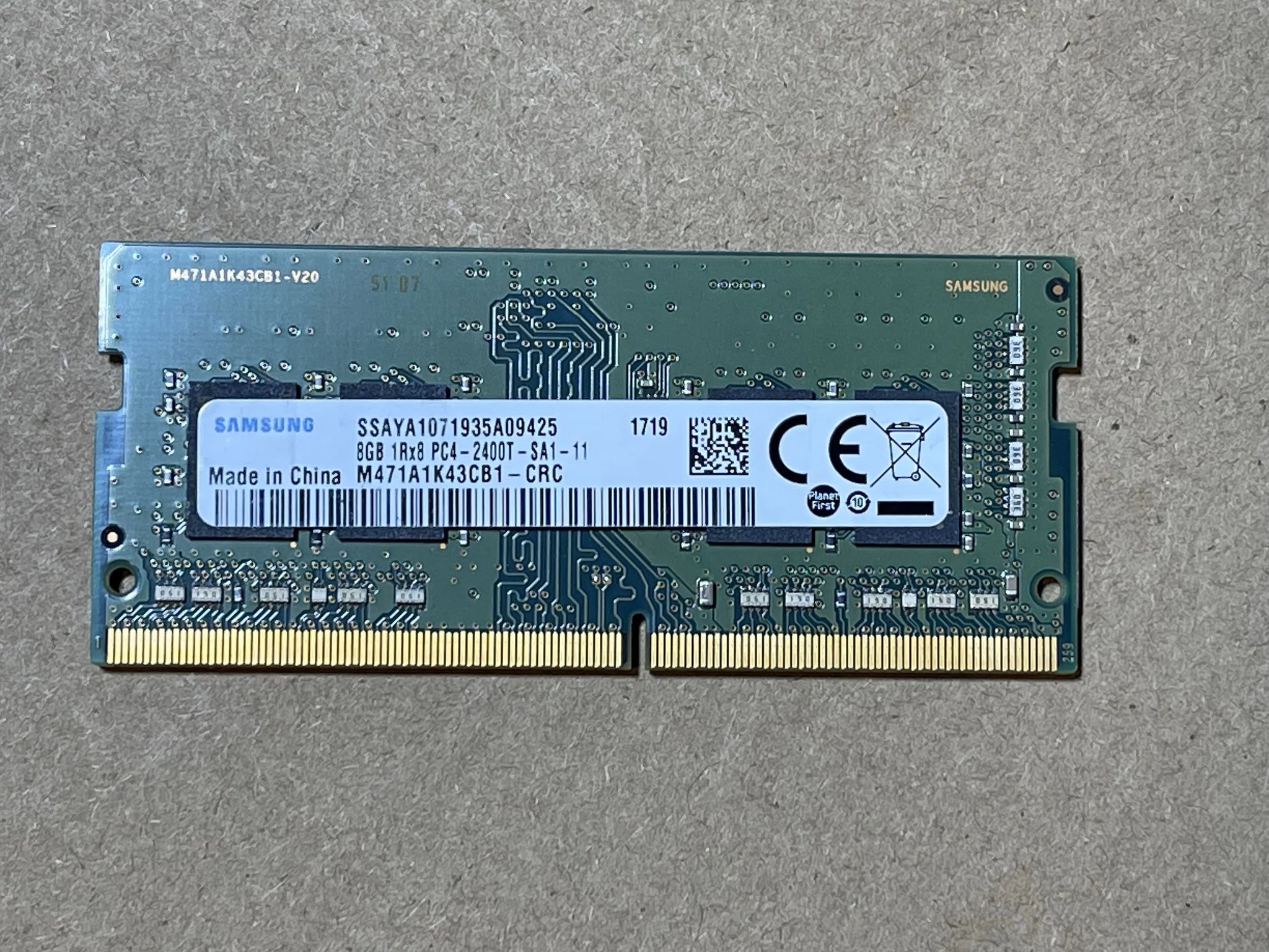 SAMSUNG M471A1K43CB1-CRC 8GB DDR4 2400 SO-DIMM