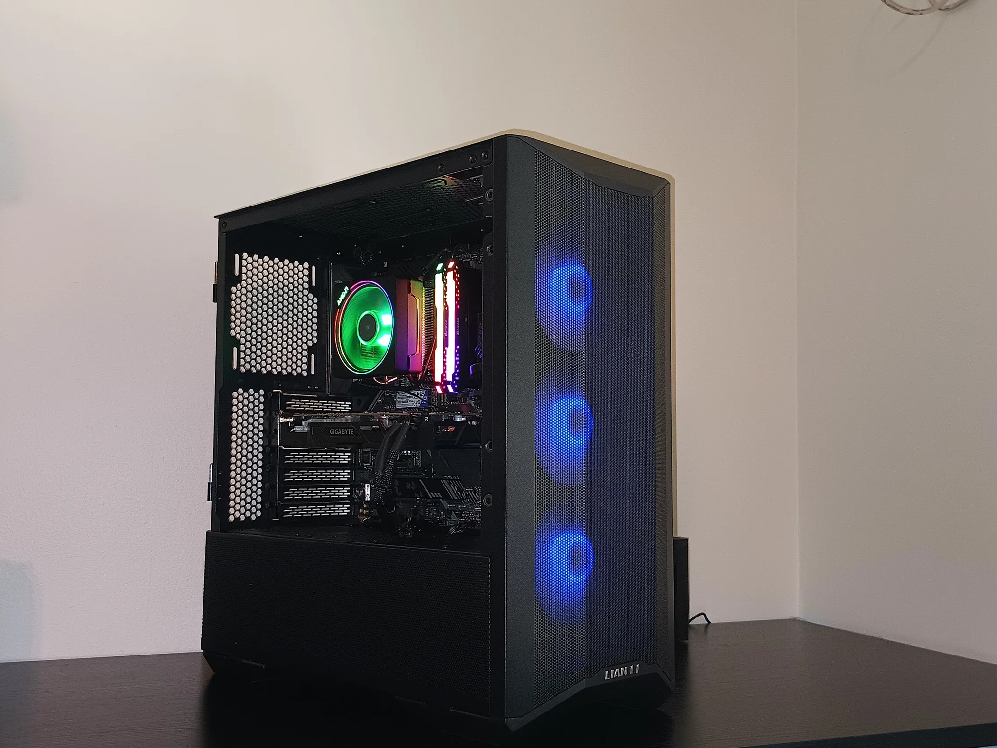 Summer Sale! Beginner's Dream Gaming PC! | R7 3700X | GTX 1070 8G | 16GB DDR4 RAM |