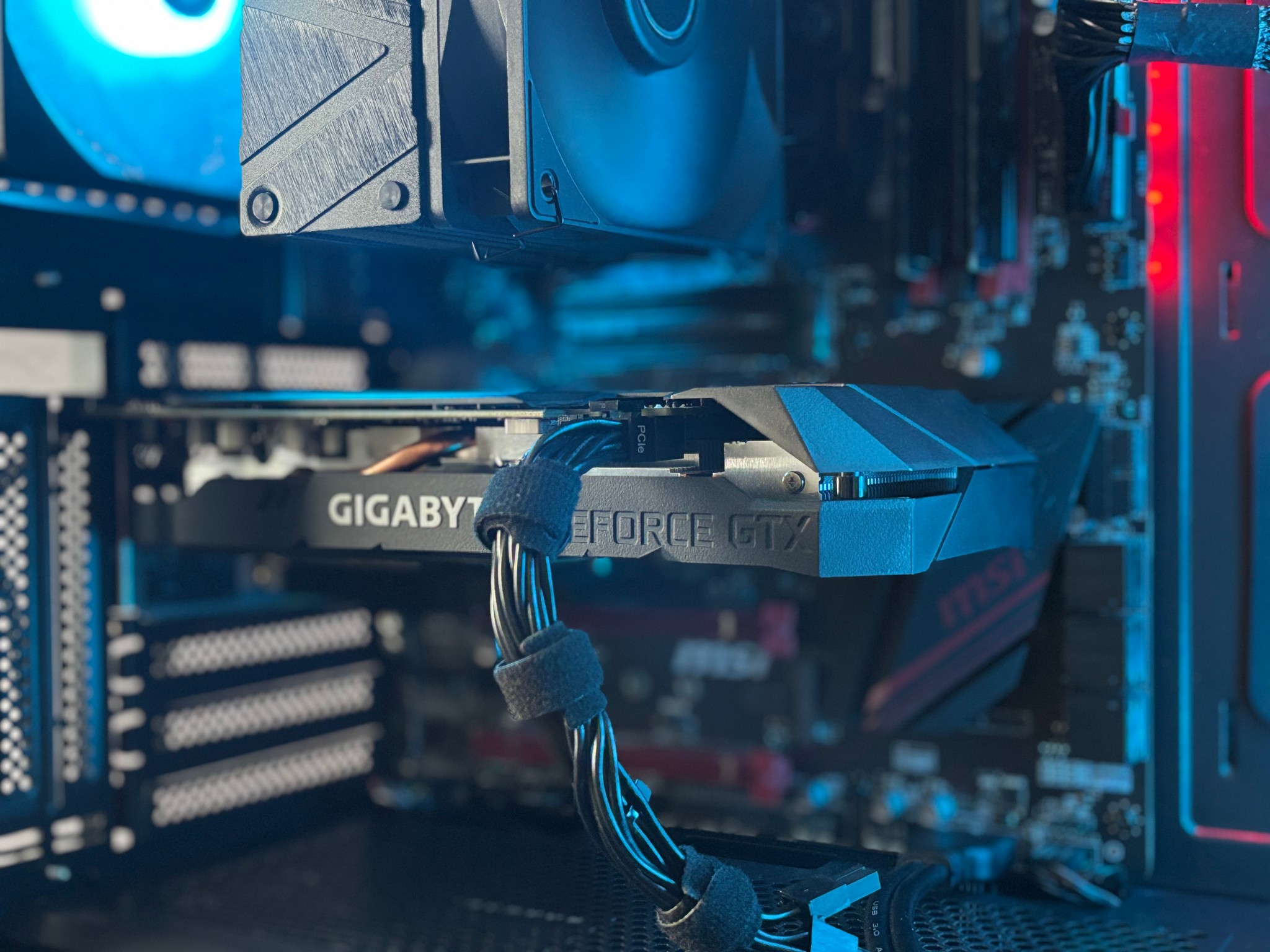 Ryzen 5 3600x / GTX 1660 Ti / 16GB DDR4 3200MHz / 512 NVMe SSD