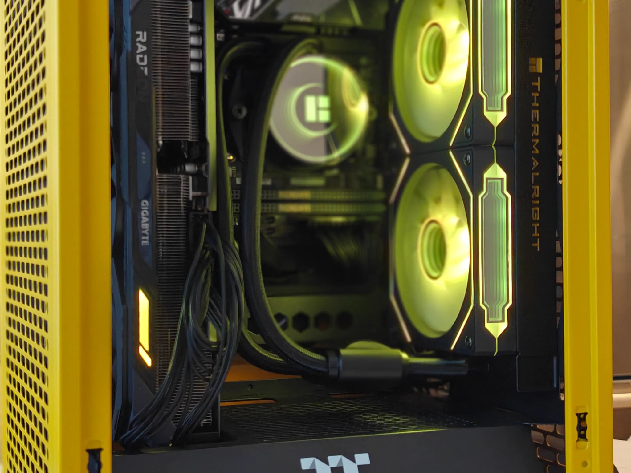 Mini ITX - 4K - 1440P - AMD Radeon RX 9070 XT - AMD Ryzen 7 7800X3D - 32 GB DDR5 RAM - 2 TB SSD