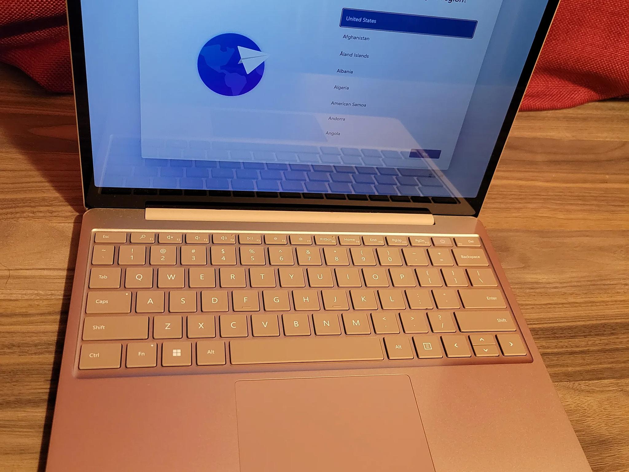 Microsoft Surface Laptop Go 2 - intel i5 11th gen. - 256gb ssd - 12.4" touch screen