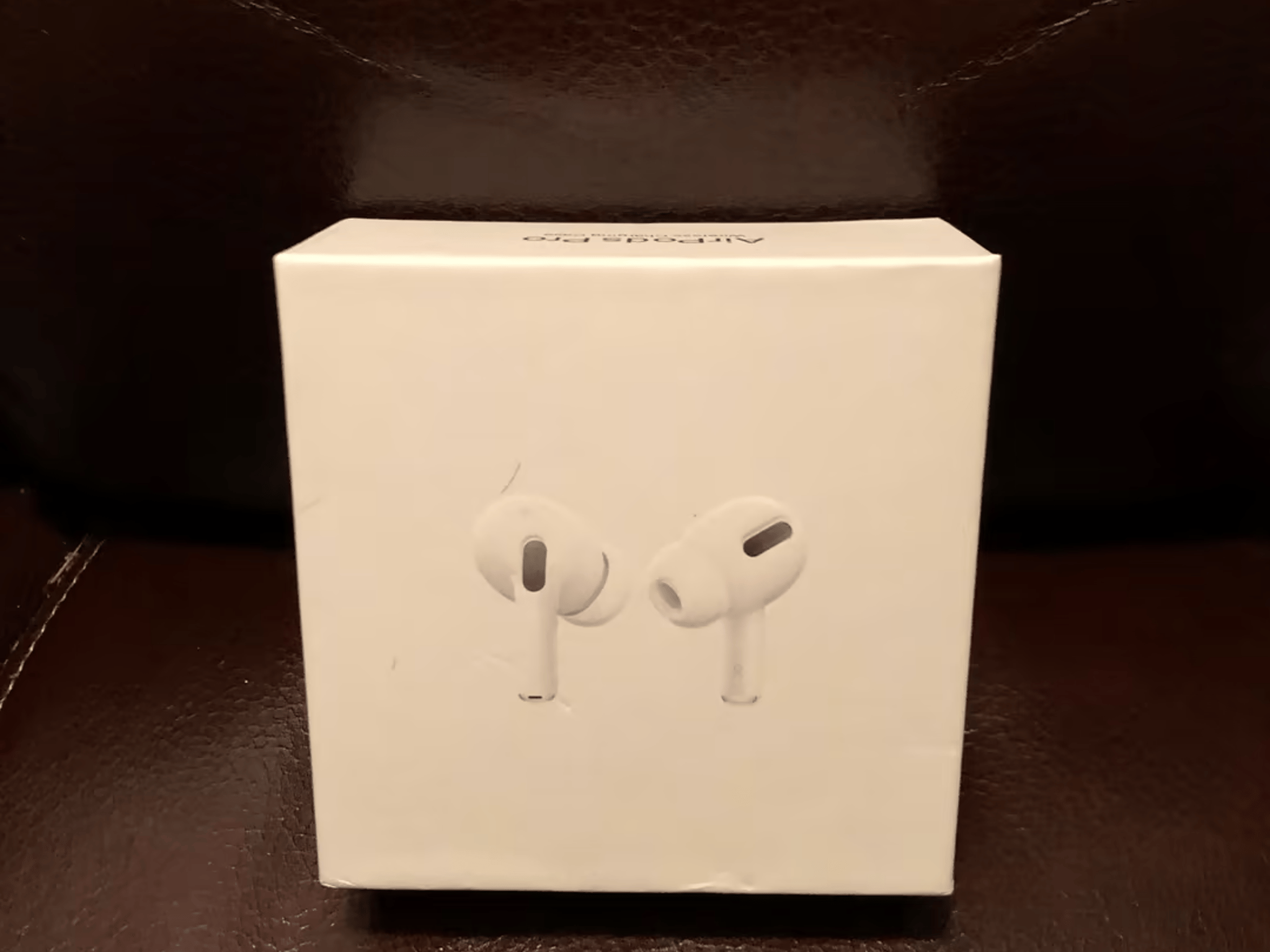 New Apple AirPods Pro w/ mag.case 