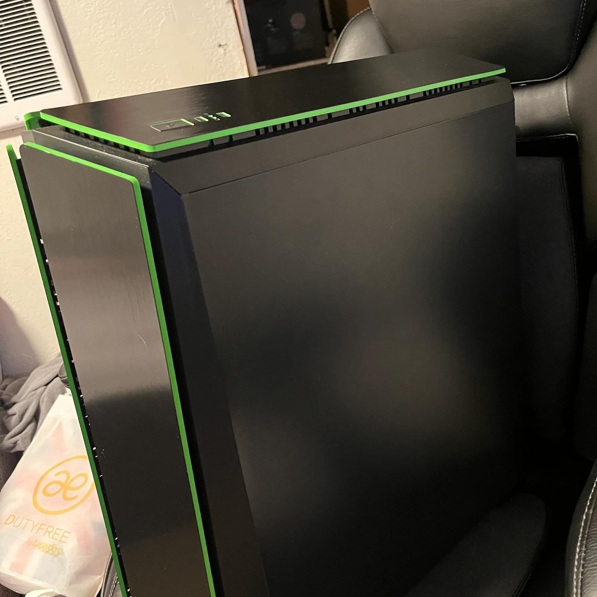 Gaming PC MSI GTX 1080 Intel i7 8700k Black and Green Full Tower 