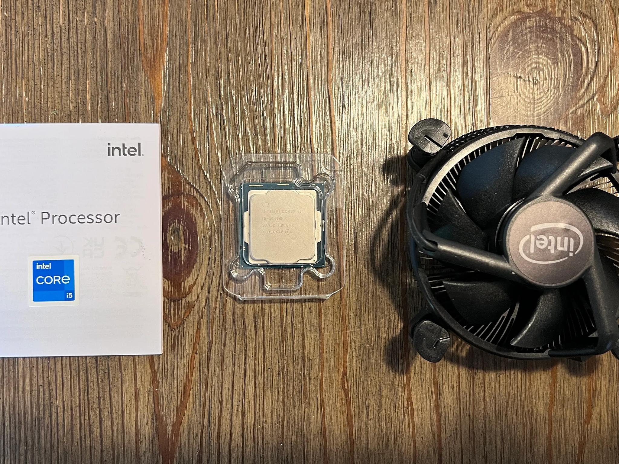 Intel i5 10400F with fan