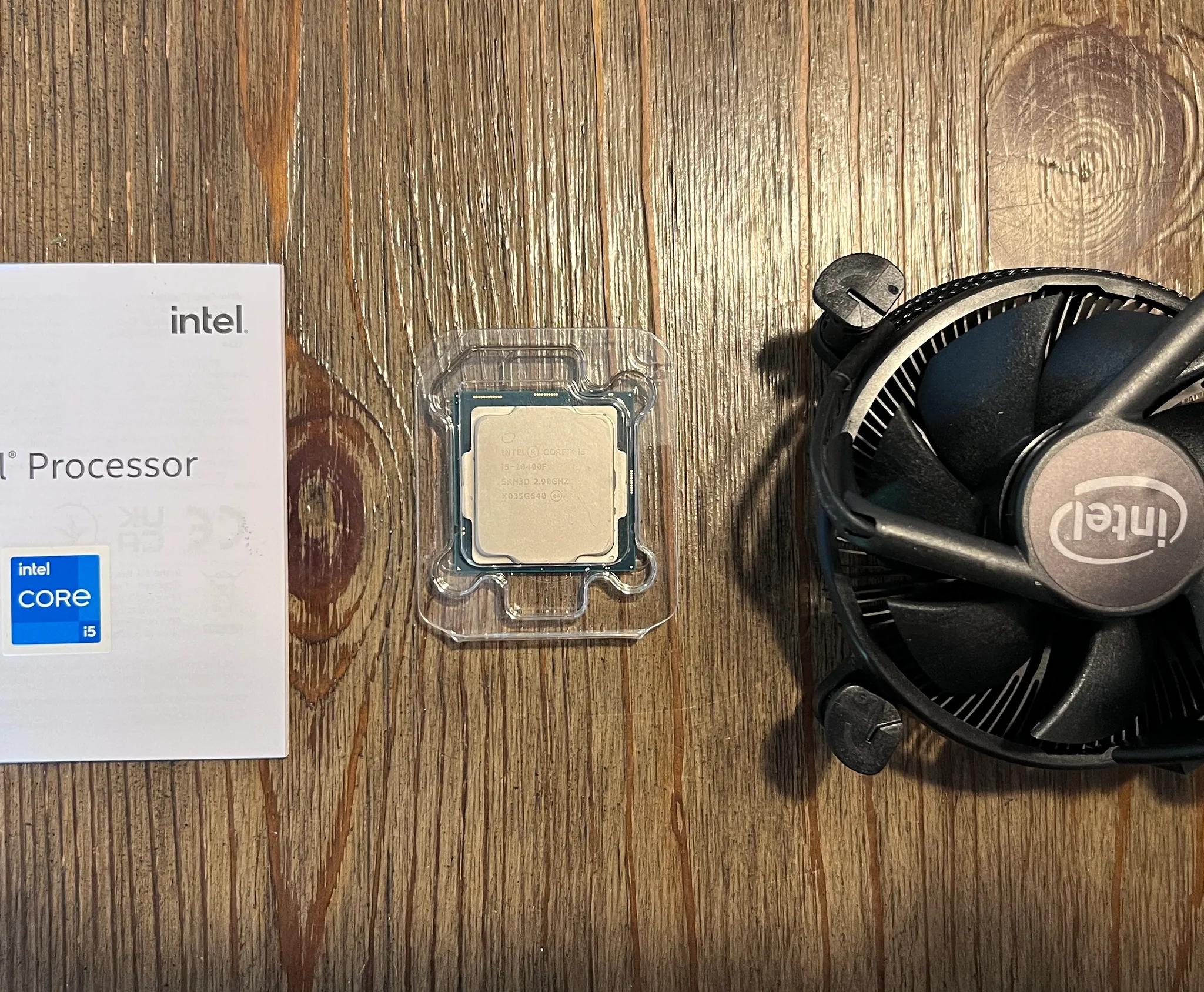 Intel i5 10400F with fan