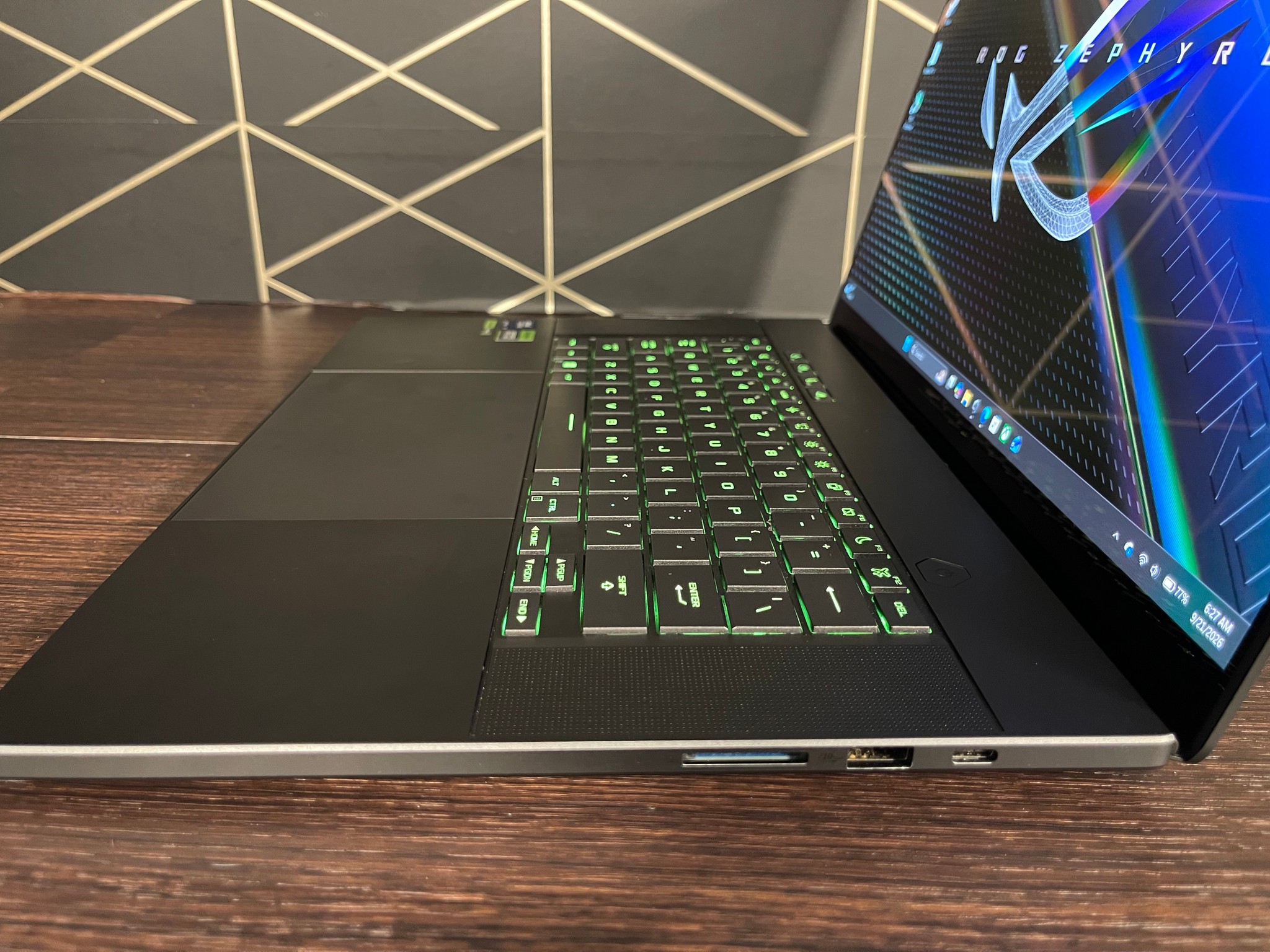 ROG Zephyrus G16 OLED/ RTX 4090/ Ultra 9 / 32Gb DDR5/ 2Tb.