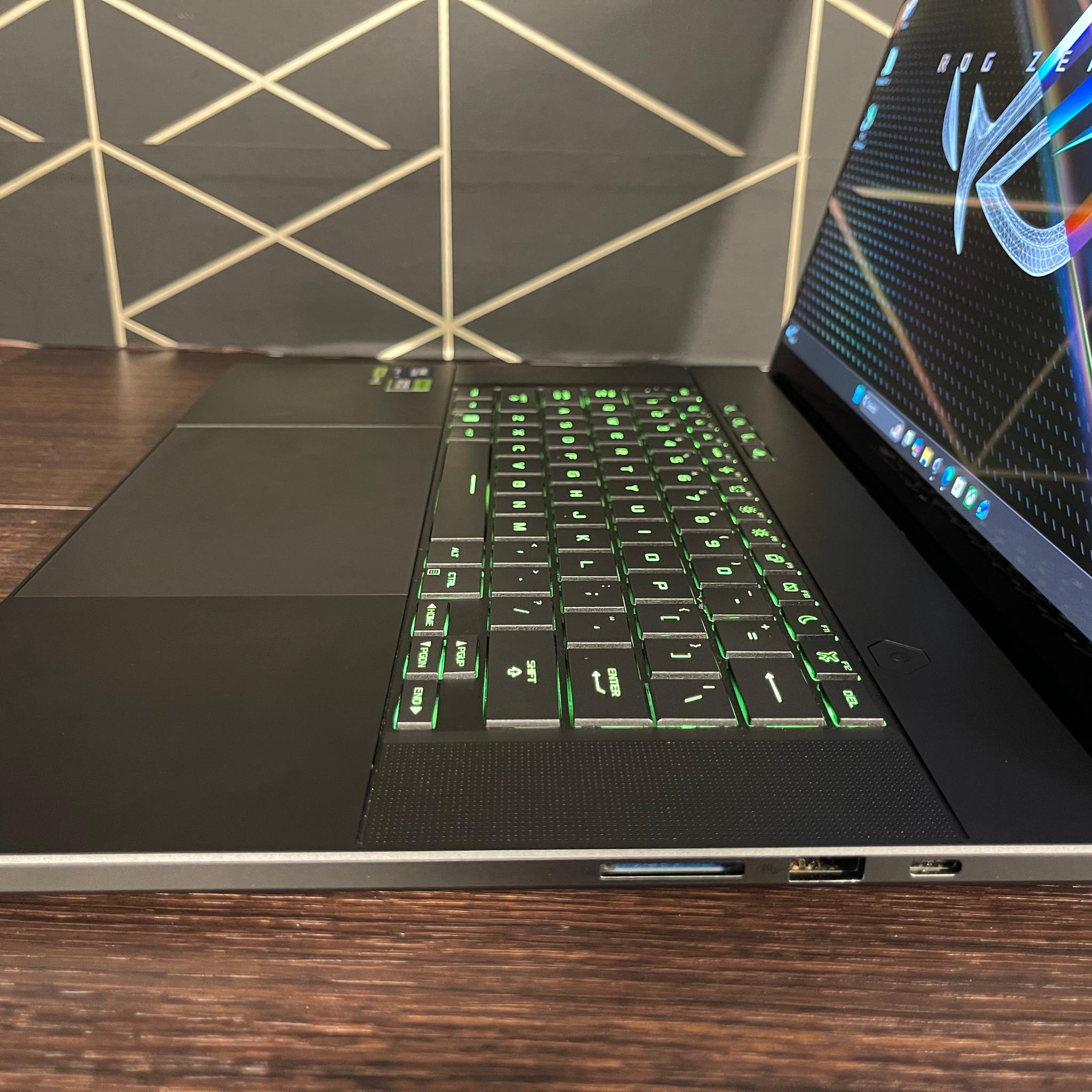 ROG Zephyrus G16 OLED/ RTX 4090/ Ultra 9 / 32Gb DDR5/ 2Tb.