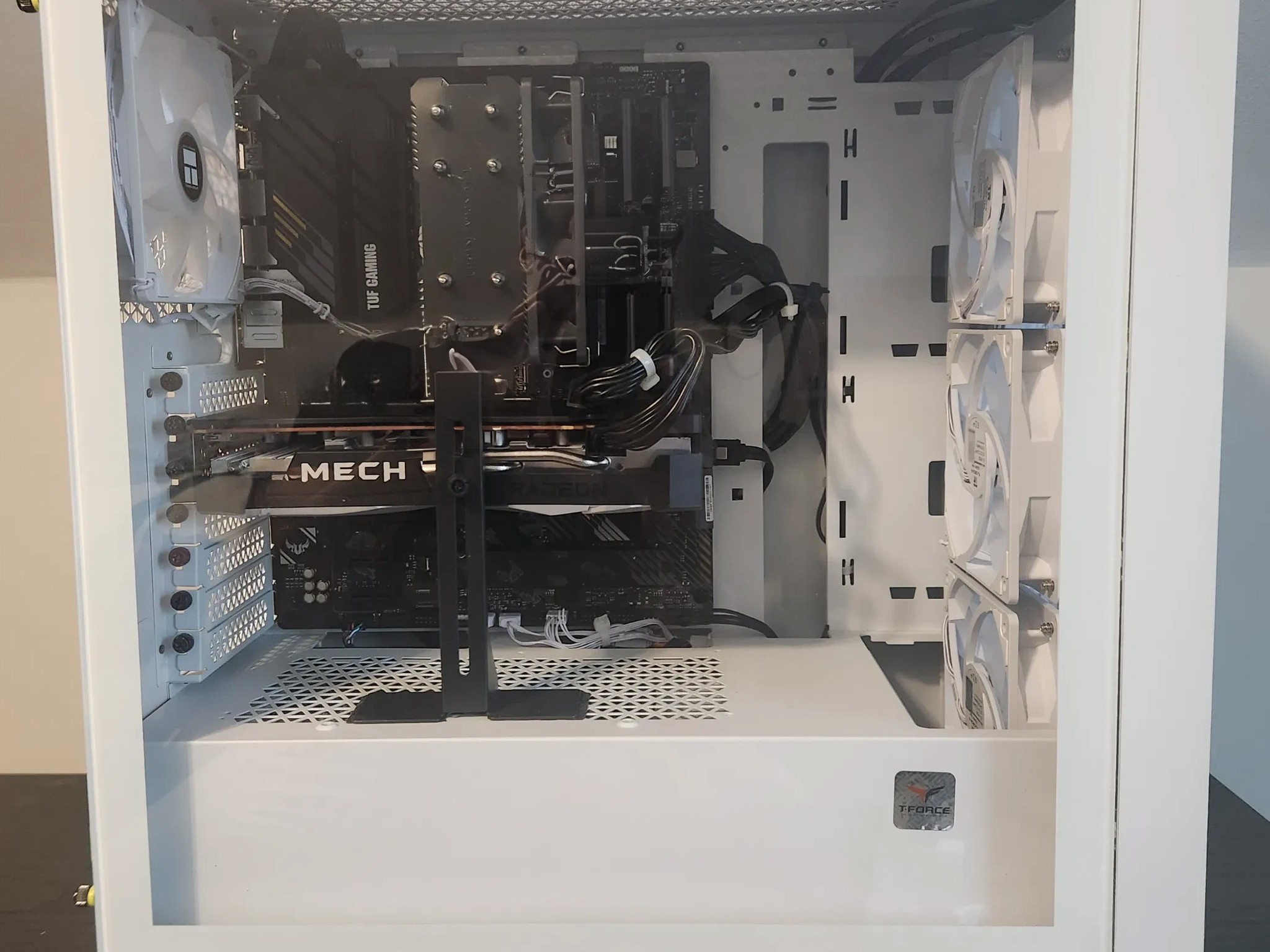 Great 1080p Gaming Driven by Ryzen and Radeon RX6600!