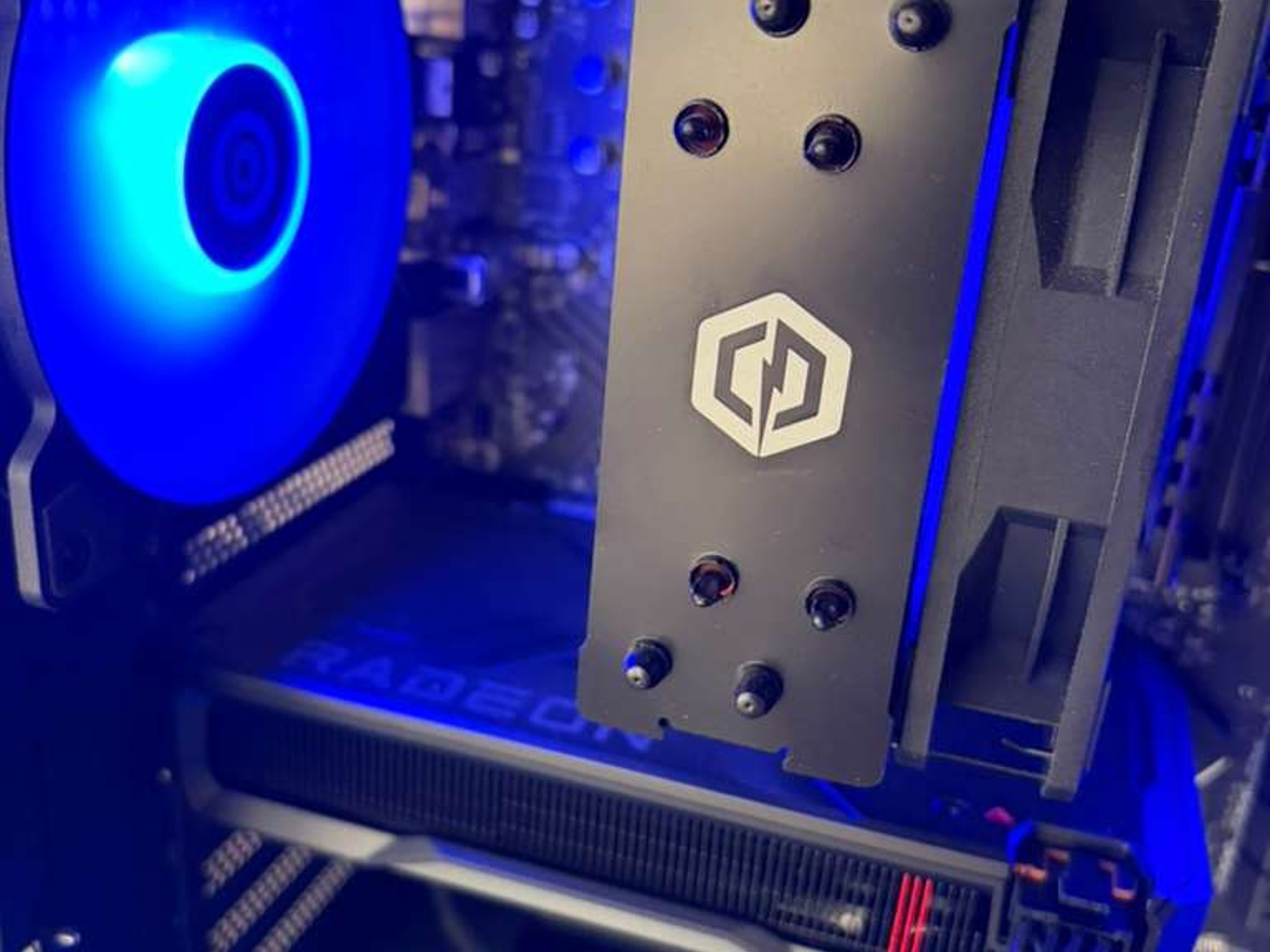CyberPowerPC - AMD Ryzen 7 8700F - 16GB Memory - AMD Radeon RX 7600 8GB - 1TB PCIe 4.0 SSD - White