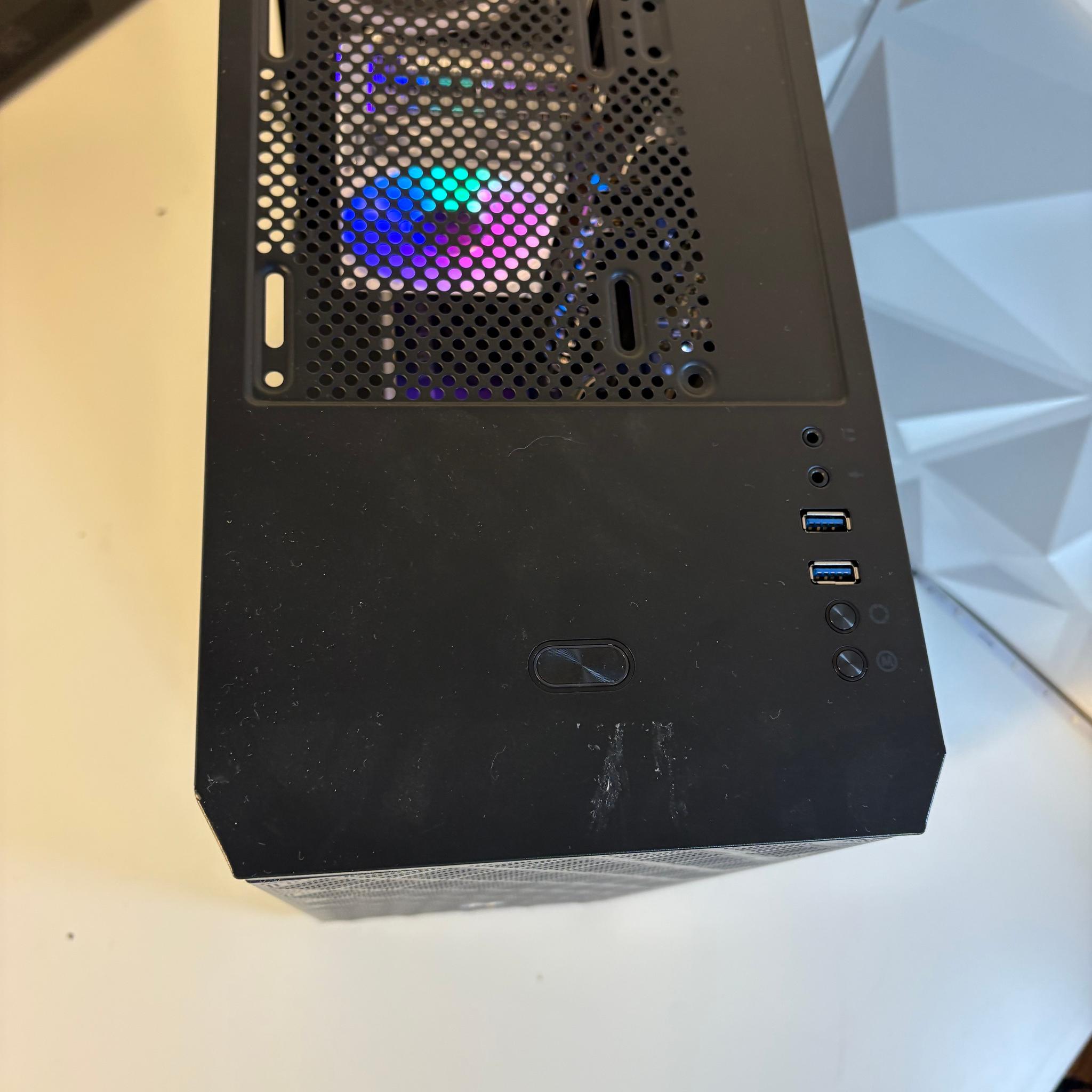 //RGB Gaming PC//  - GTX 1070 8GB, i7 7700K, 512GB, 16GB DDR4
