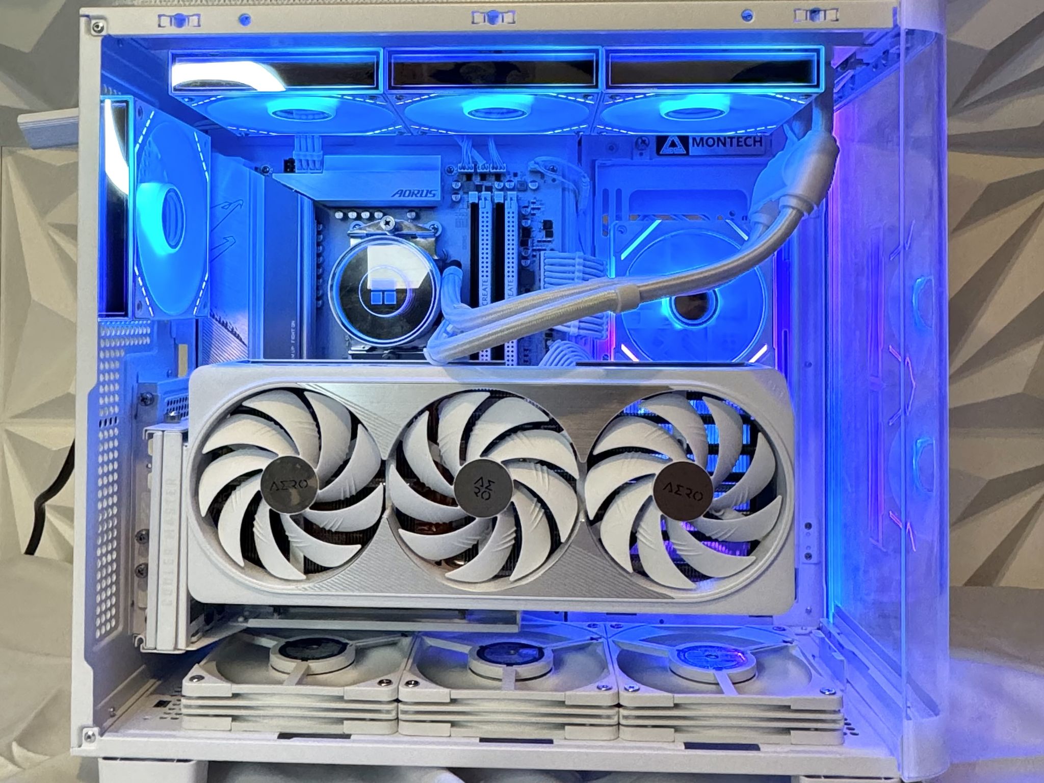Clearance"Snow Bunny" Ryzen 7 7800X3d, 4080 super, 64gb ddr5, 2tb nvme and 4TB HDD