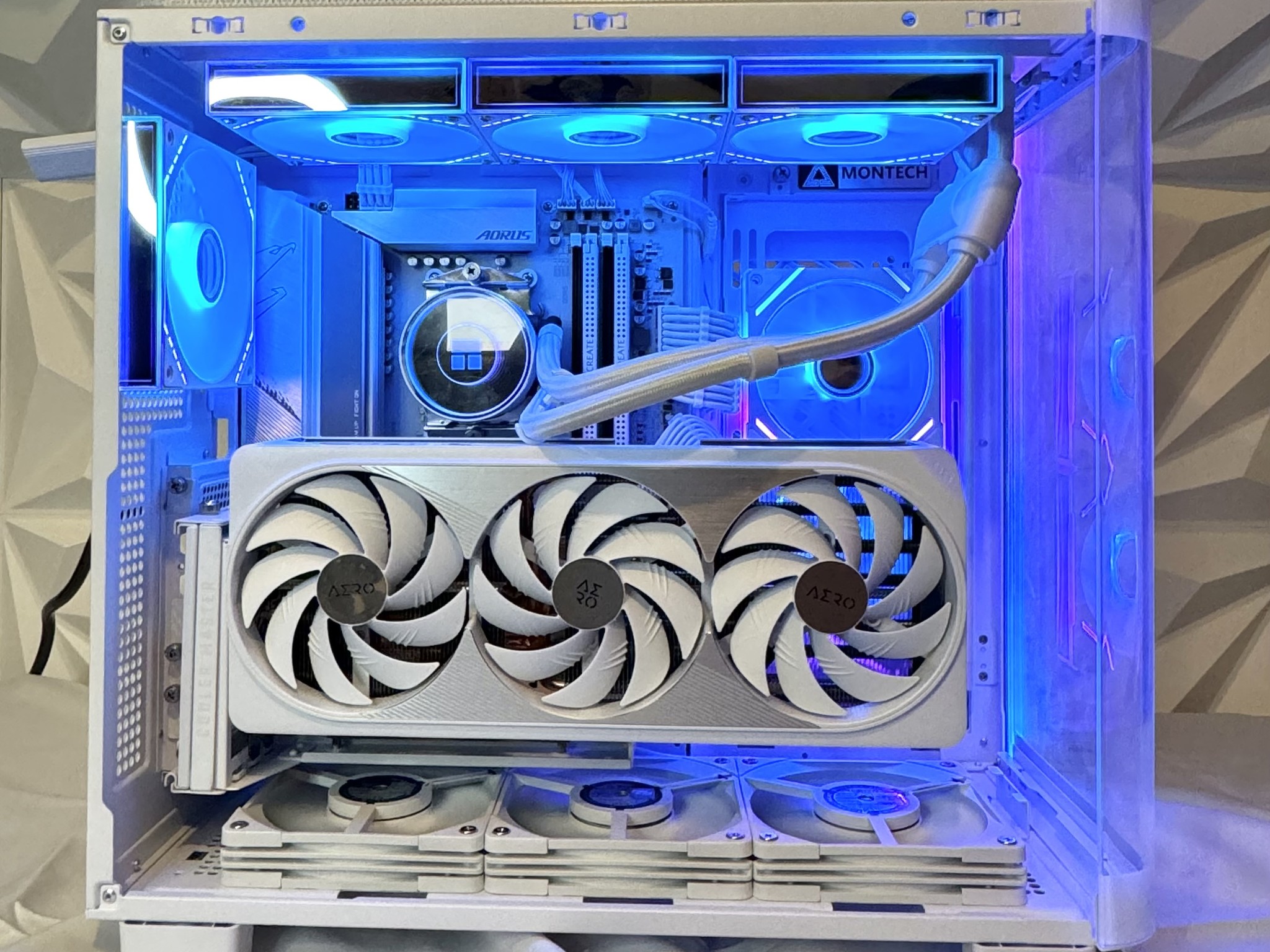 Clearance"Snow Bunny" Ryzen 7 7800X3d, 4080 super, 64gb ddr5, 2tb nvme and 4TB HDD