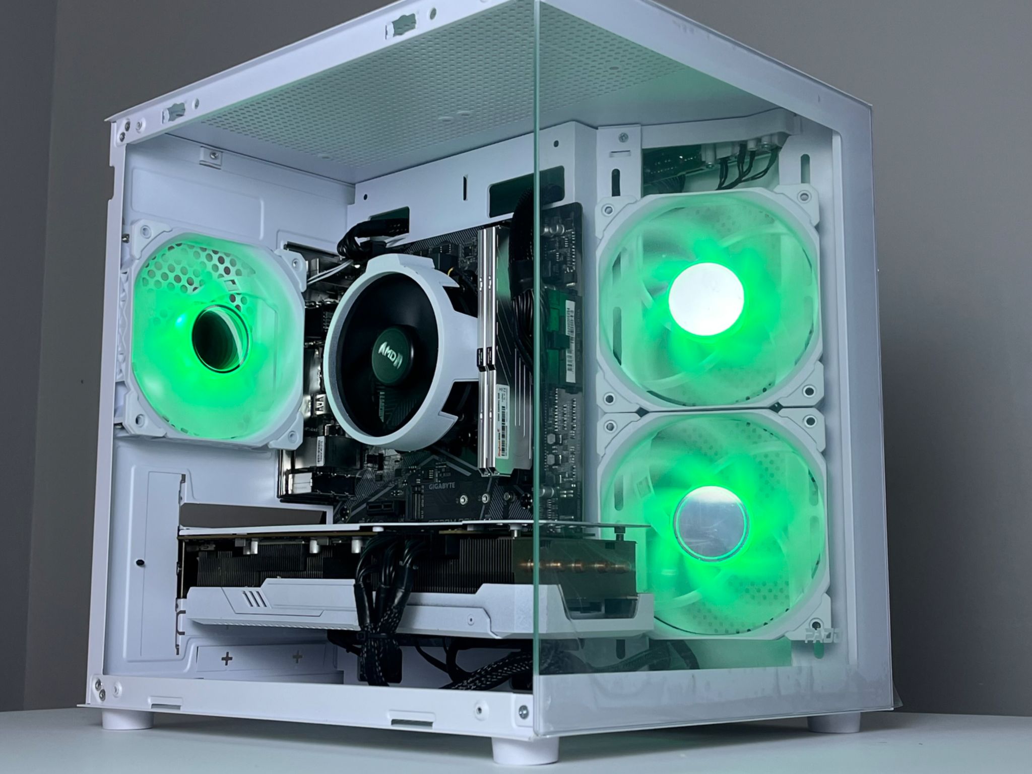❄️STARLIGHT ALL WHITE CUTOM GAMING PC RX 5700XT❄️