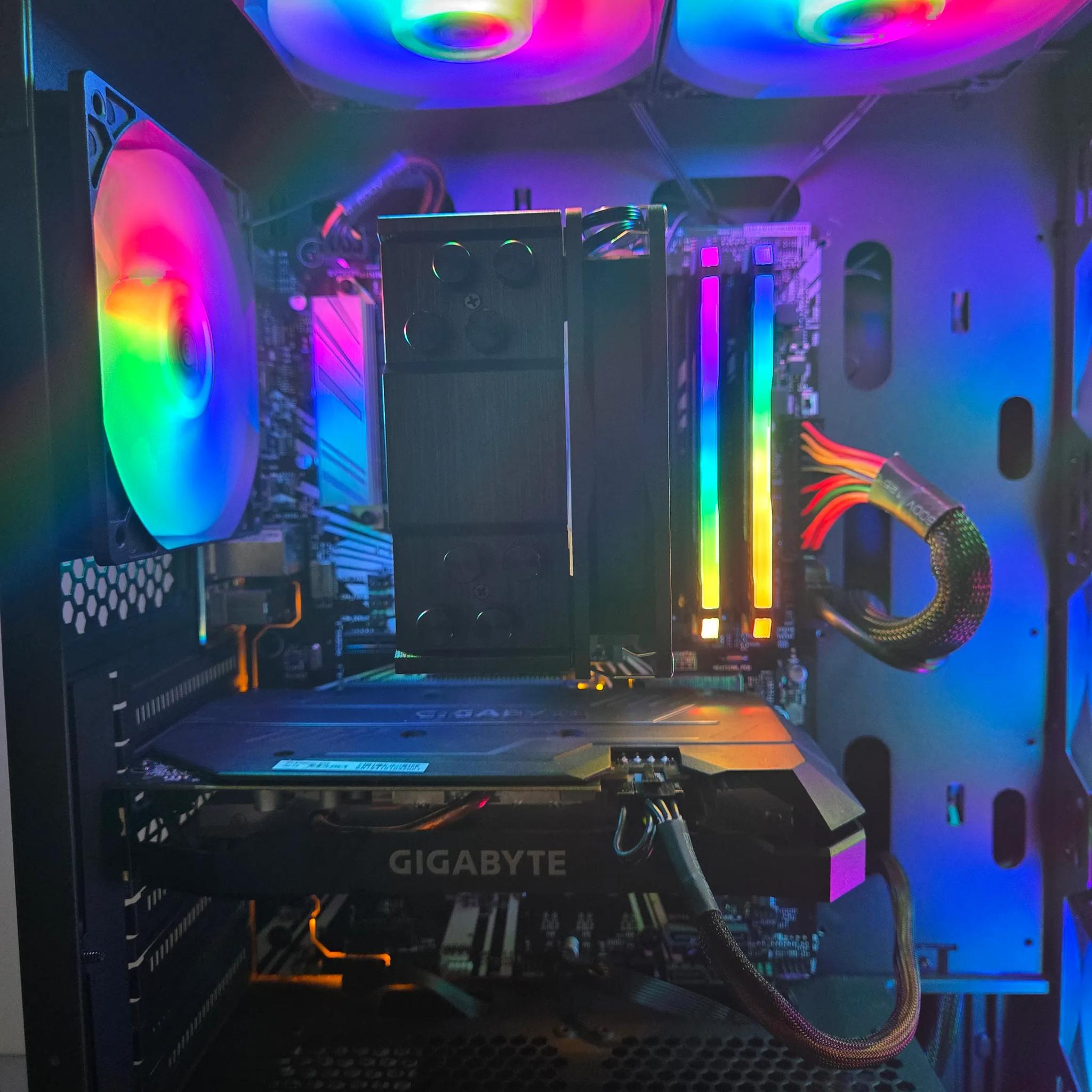 9600KF - GTX 1660 - 16GB DDR4 3200MHZ - 512GB NVME SSD