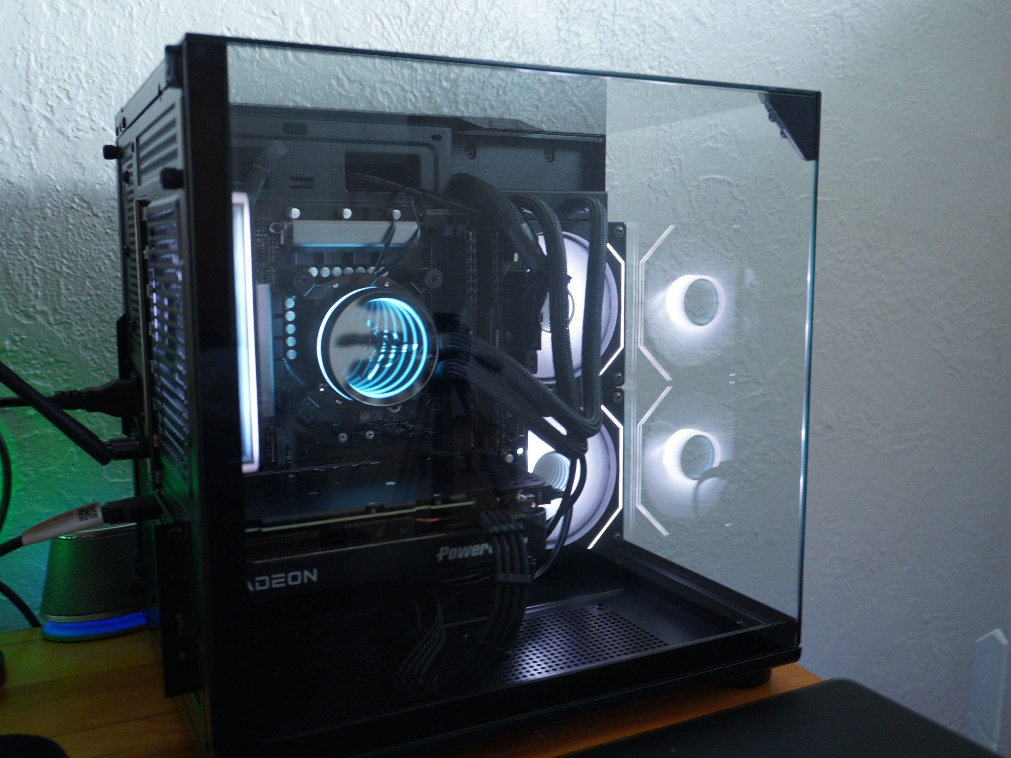 RX 9060XT 16 BLACKOUT GAMING PC