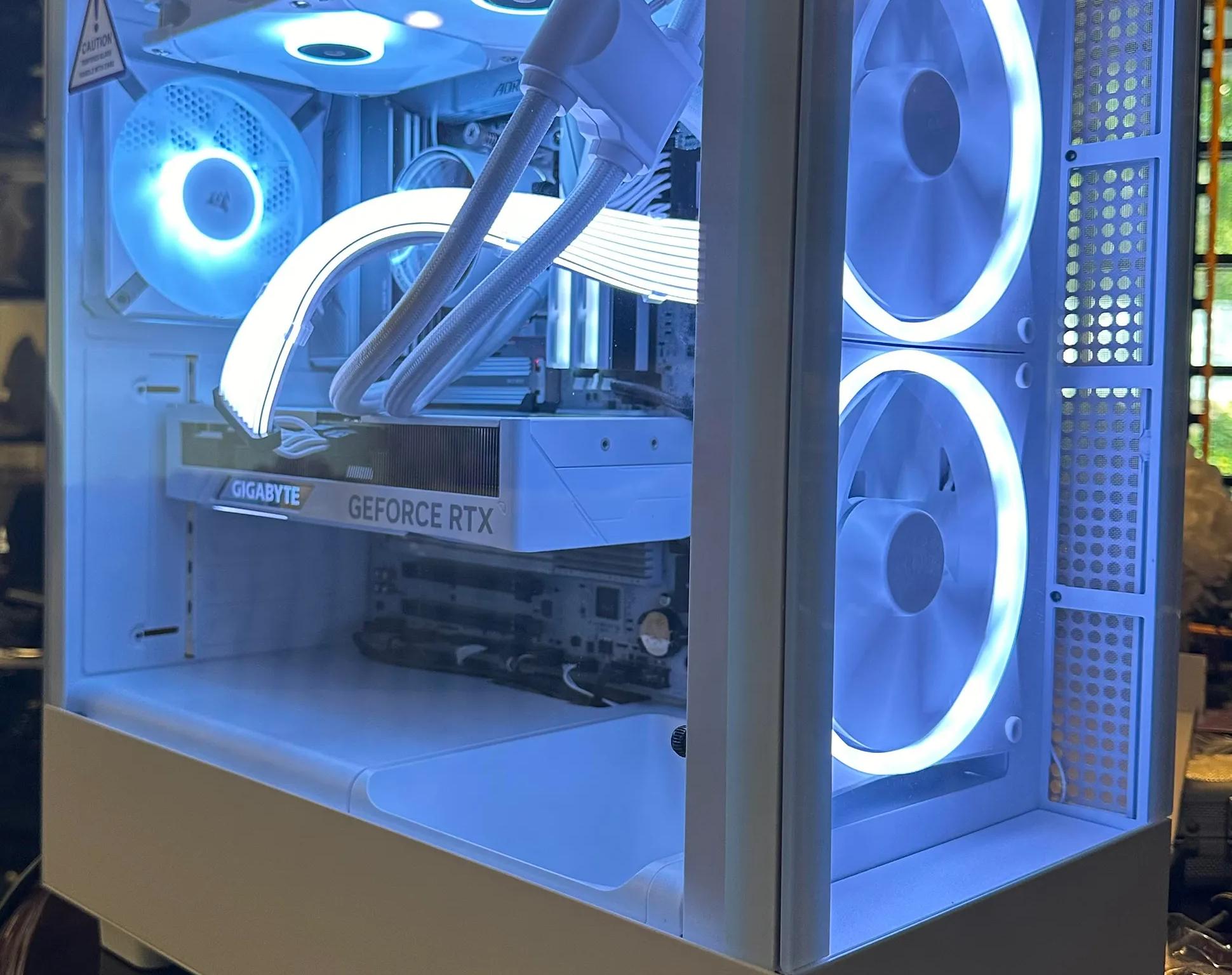 🧊White out🧊 4070 super, Ryzen 5 7600x, 32 Gb Ddr5 6000 MHz, 1 tb nvme ssd. PRICED TO SELL!