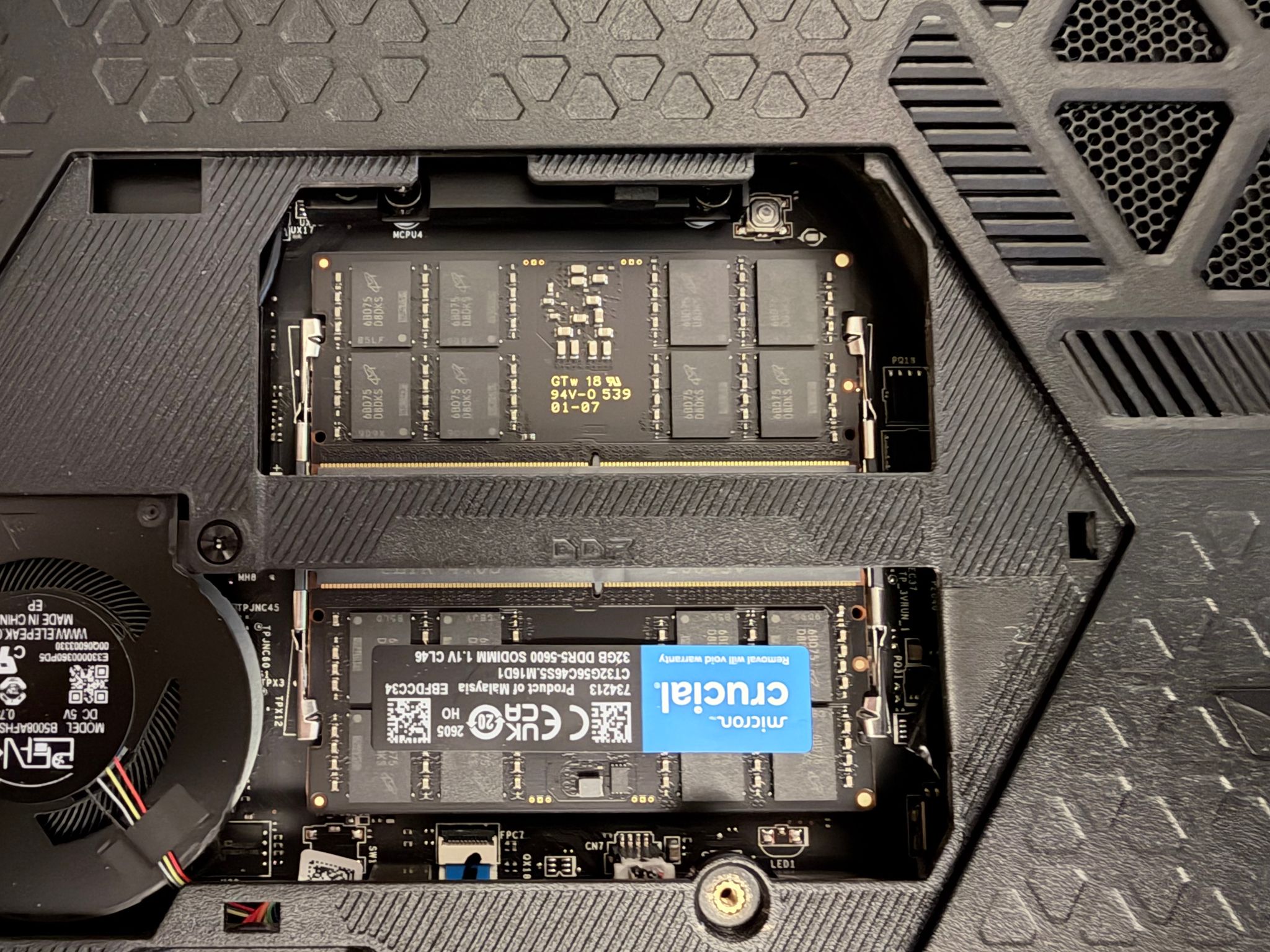 Like NEW MSI Raider 16 Max - Core Ultra 9 290HX Plus, 1TB & 4TB NVMe Gen4, 64GB DDR5-5600, RTX 5090