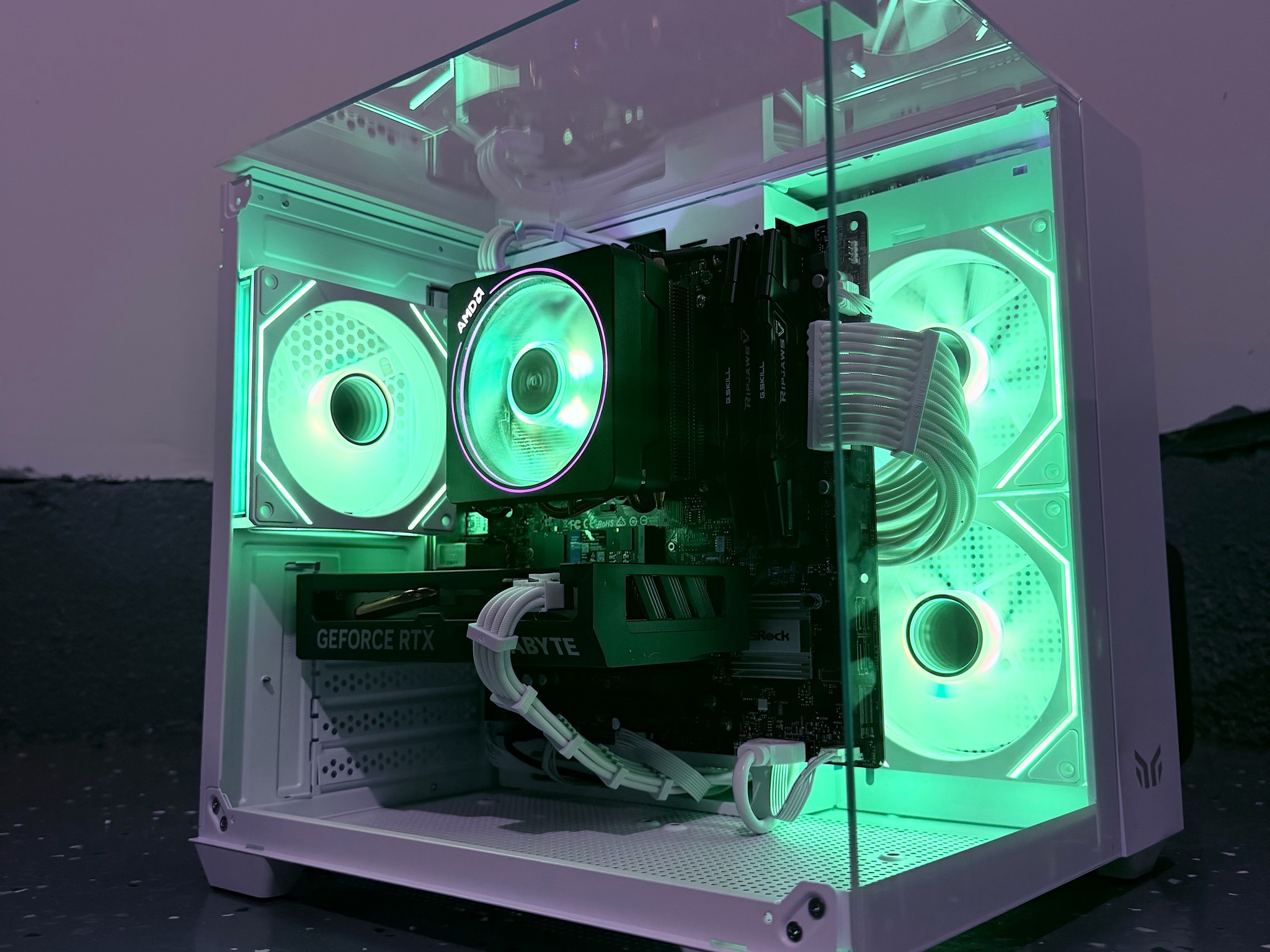 ⚪️"White Lotus"🪷| 1440p Gaming | Ryzen 7 5800X3D  | RTX 4060 | 32B Ram | 1TB NVMe Storage