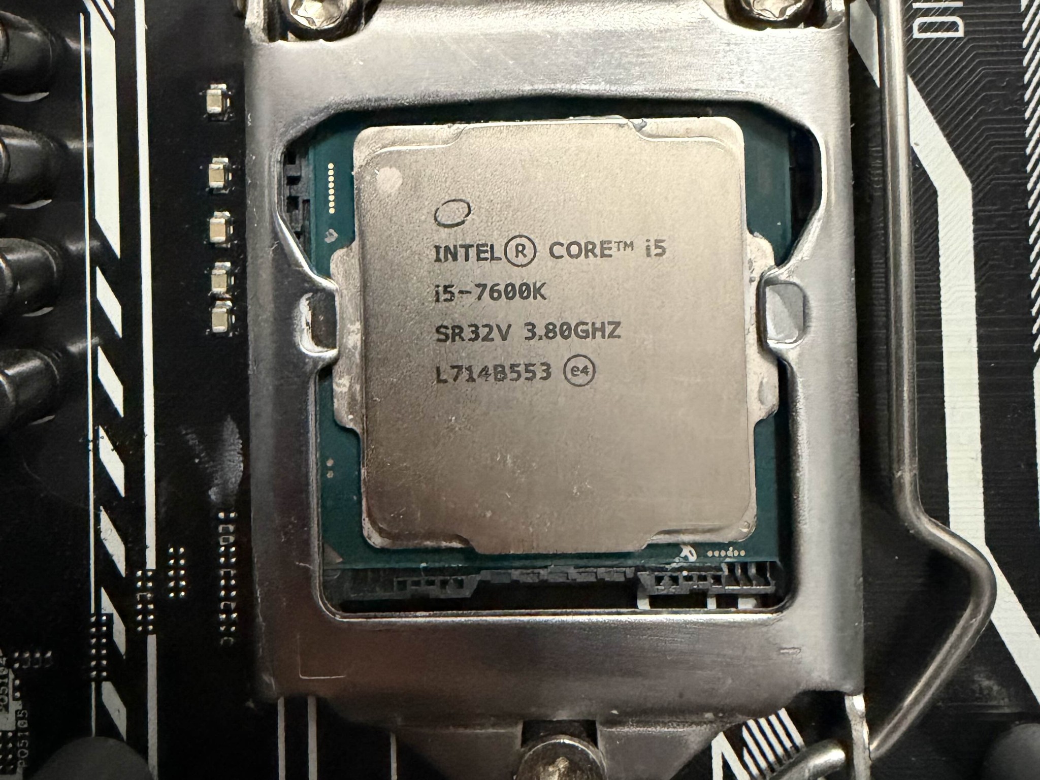 Intel i5-7600k with ASUS Aura Prime z270-AR motherboard and ID Cooling AIO