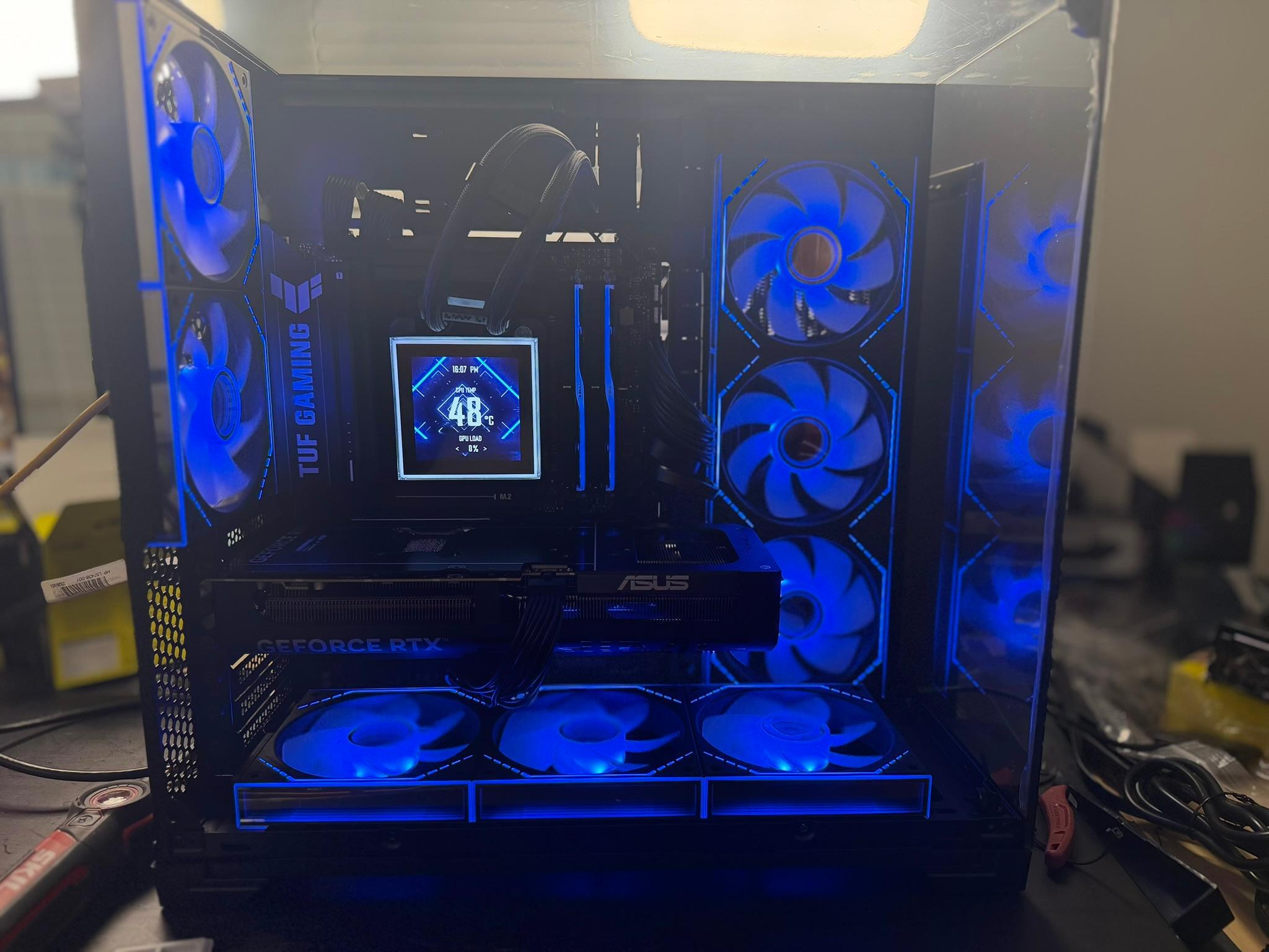 Ryzen 7 9700X| RTX 5070 OC | 32gbs 6000MT's CL36|2 Tb M.2
