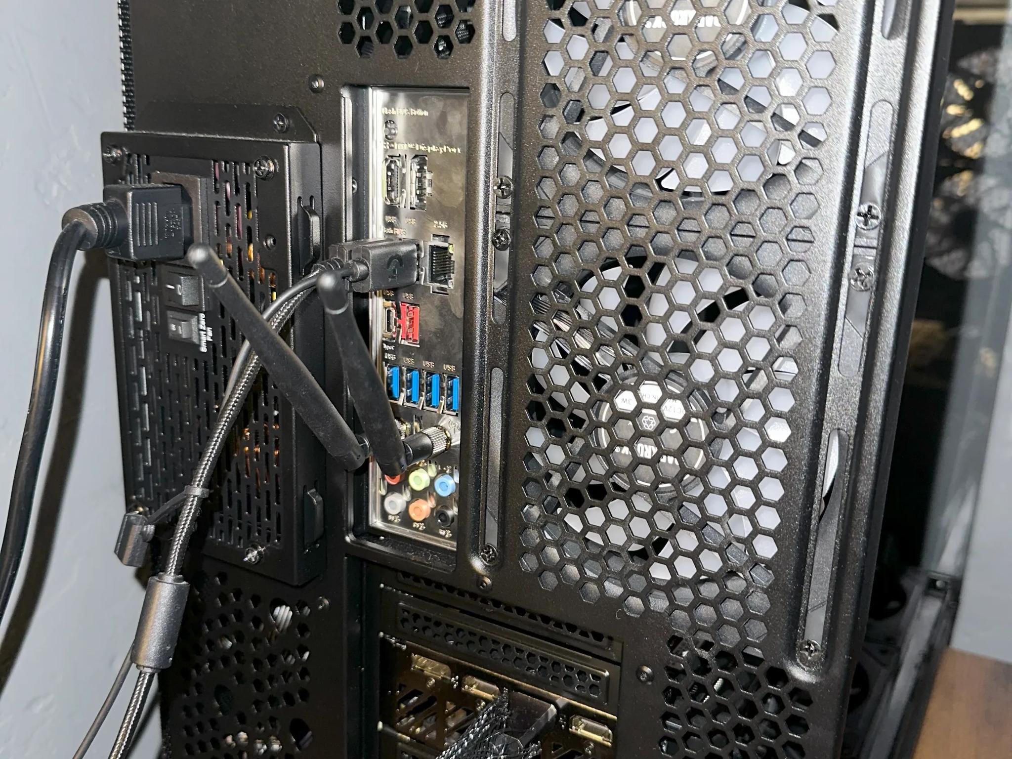 BIG SALE New Sleek Black Fishtank RGB Custom 1440p Gaming PC – GPU : 7700XT CPU : 9600X