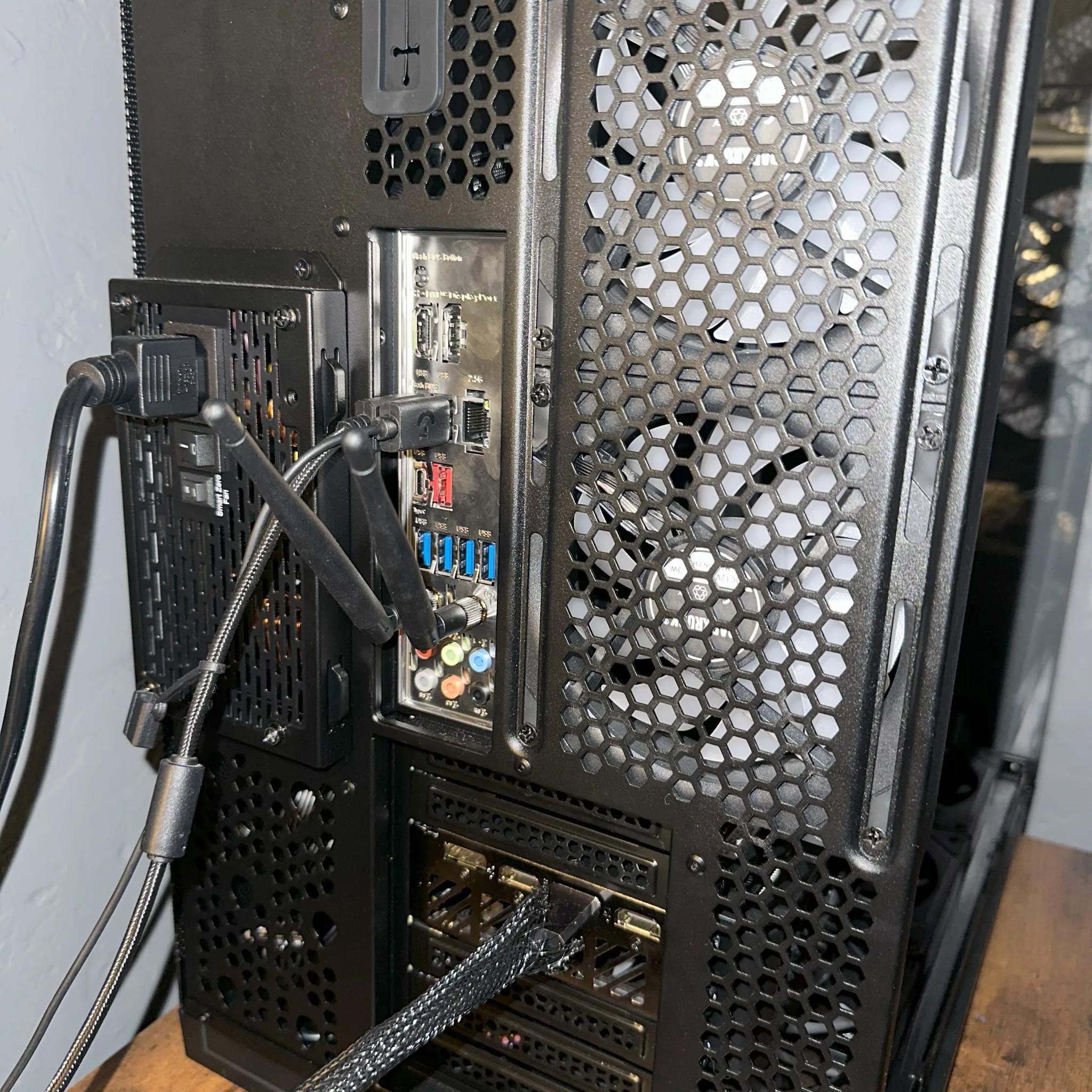 BIG SALE New Sleek Black Fishtank RGB Custom 1440p Gaming PC – GPU : 7700XT CPU : 9600X